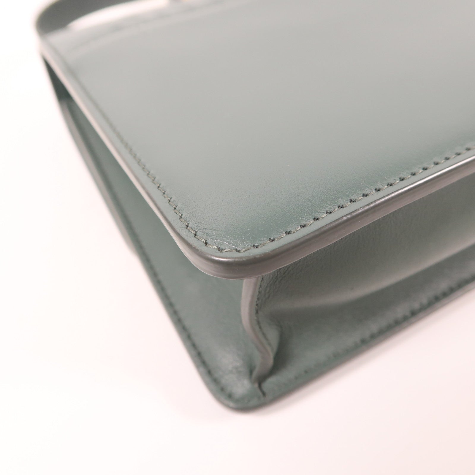 Dior 牛皮皮革30 Montaigne金扣肩背袋