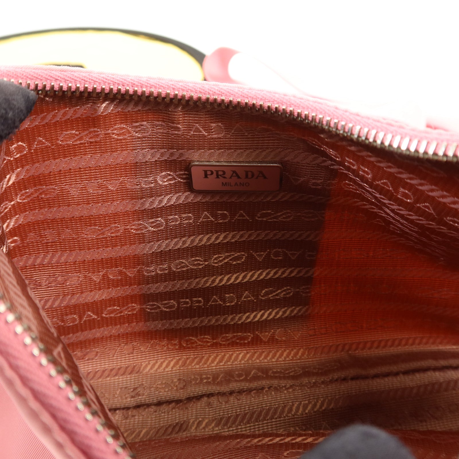 PRADA 尼龍Re-Edition 2005銀扣肩背袋