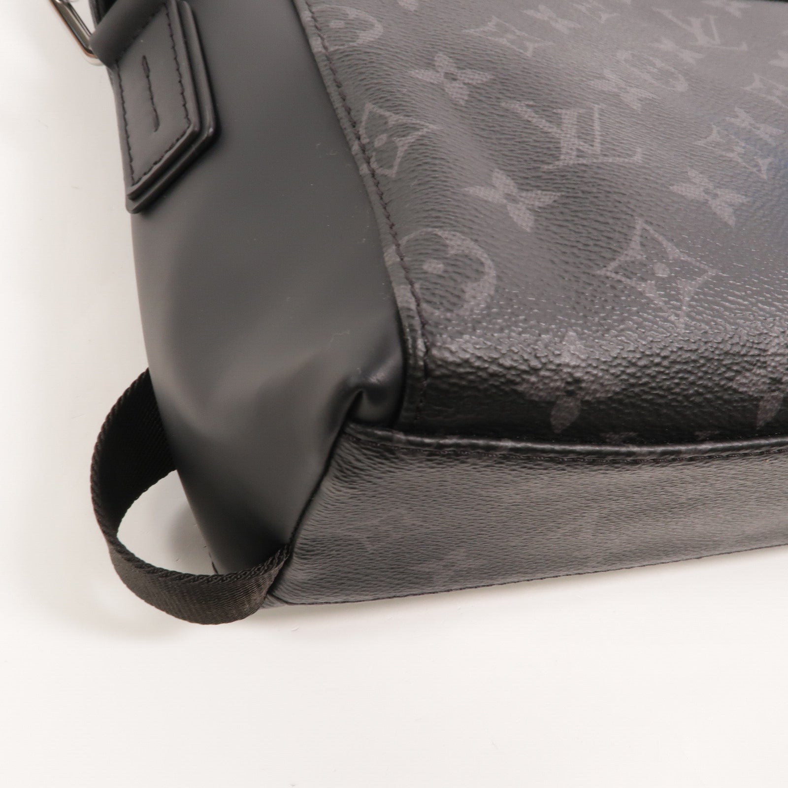 LOUIS VUITTON Monogram Eclipse Messenger PM Voyager肩背袋