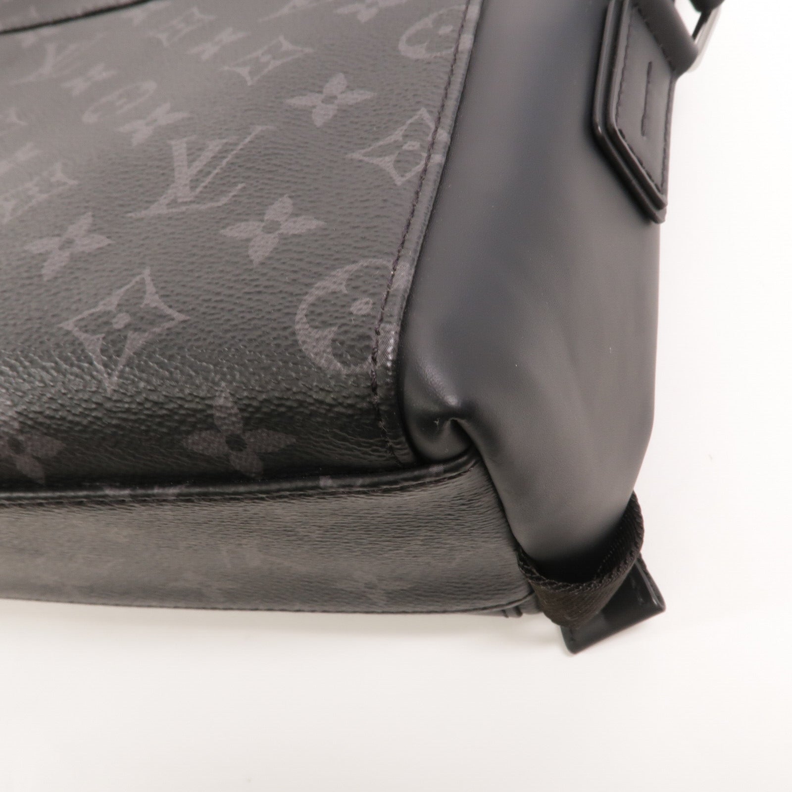 LOUIS VUITTON Monogram Eclipse Messenger PM Voyager肩背袋