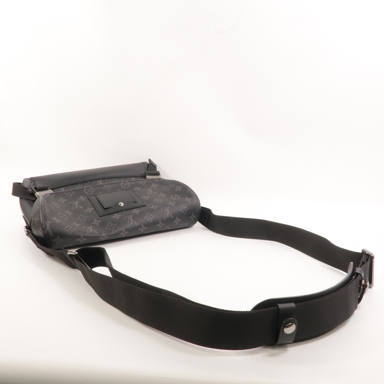 LOUIS VUITTON Monogram Eclipse Messenger PM Voyager肩背袋