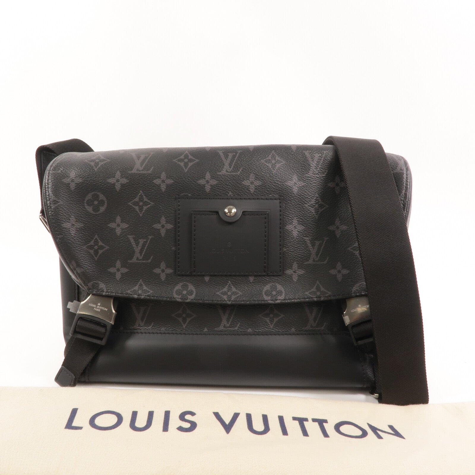 LOUIS VUITTON Monogram Eclipse Messenger PM Voyager肩背袋