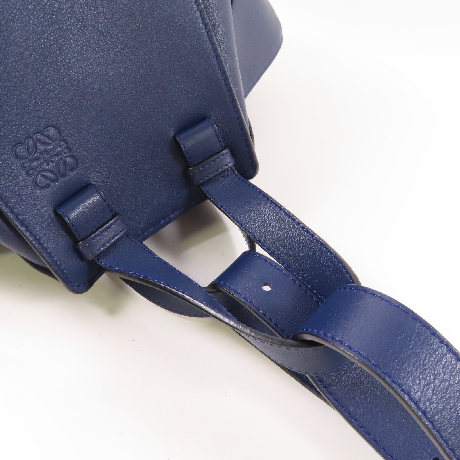 LOEWE 牛皮皮革Hammock銀扣肩背袋