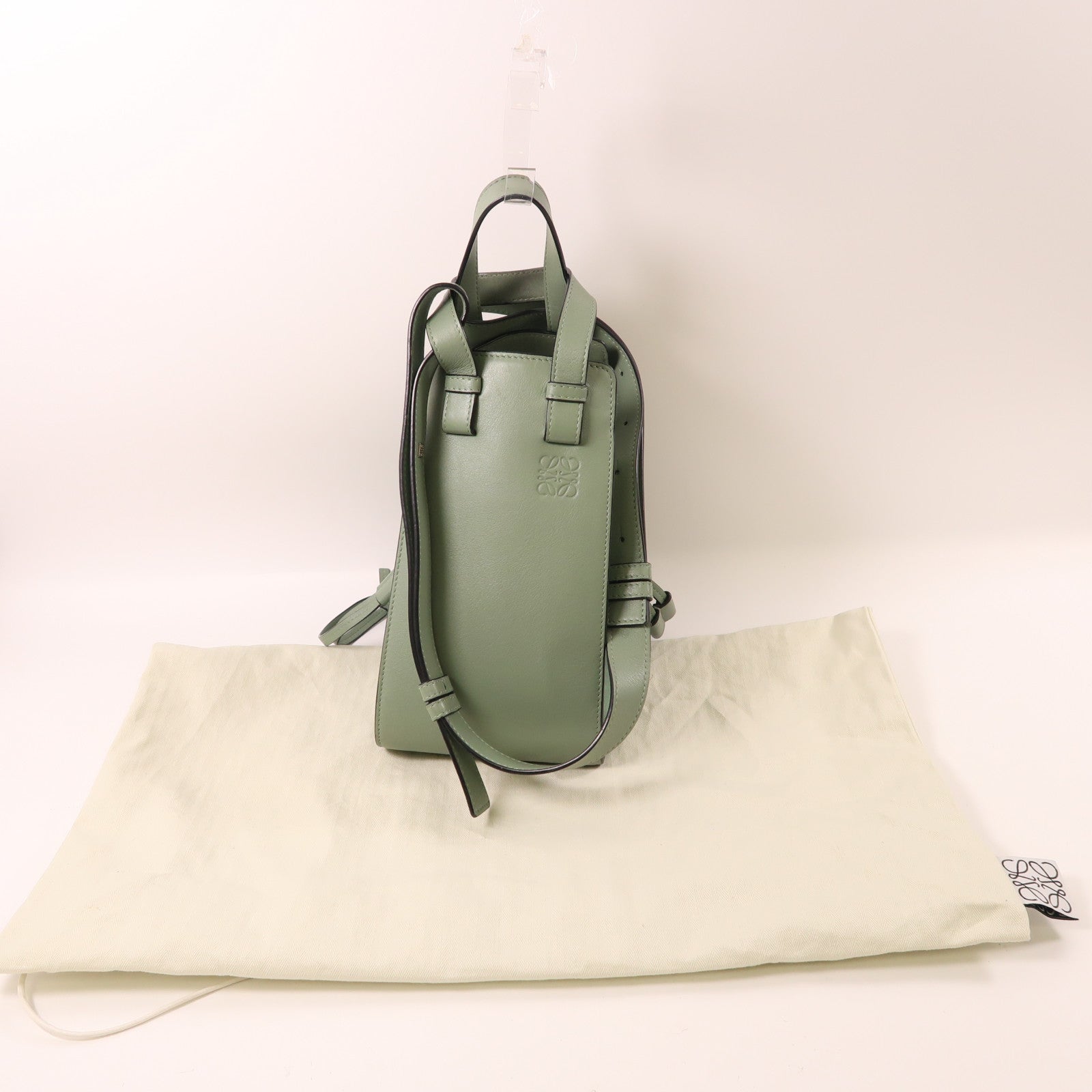 LOEWE 牛皮皮革Hammock銀扣肩背袋