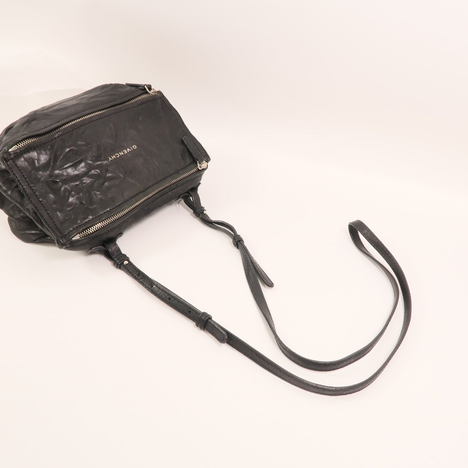 GIVENCHY 牛皮皮革Pandora Small銀扣肩背袋