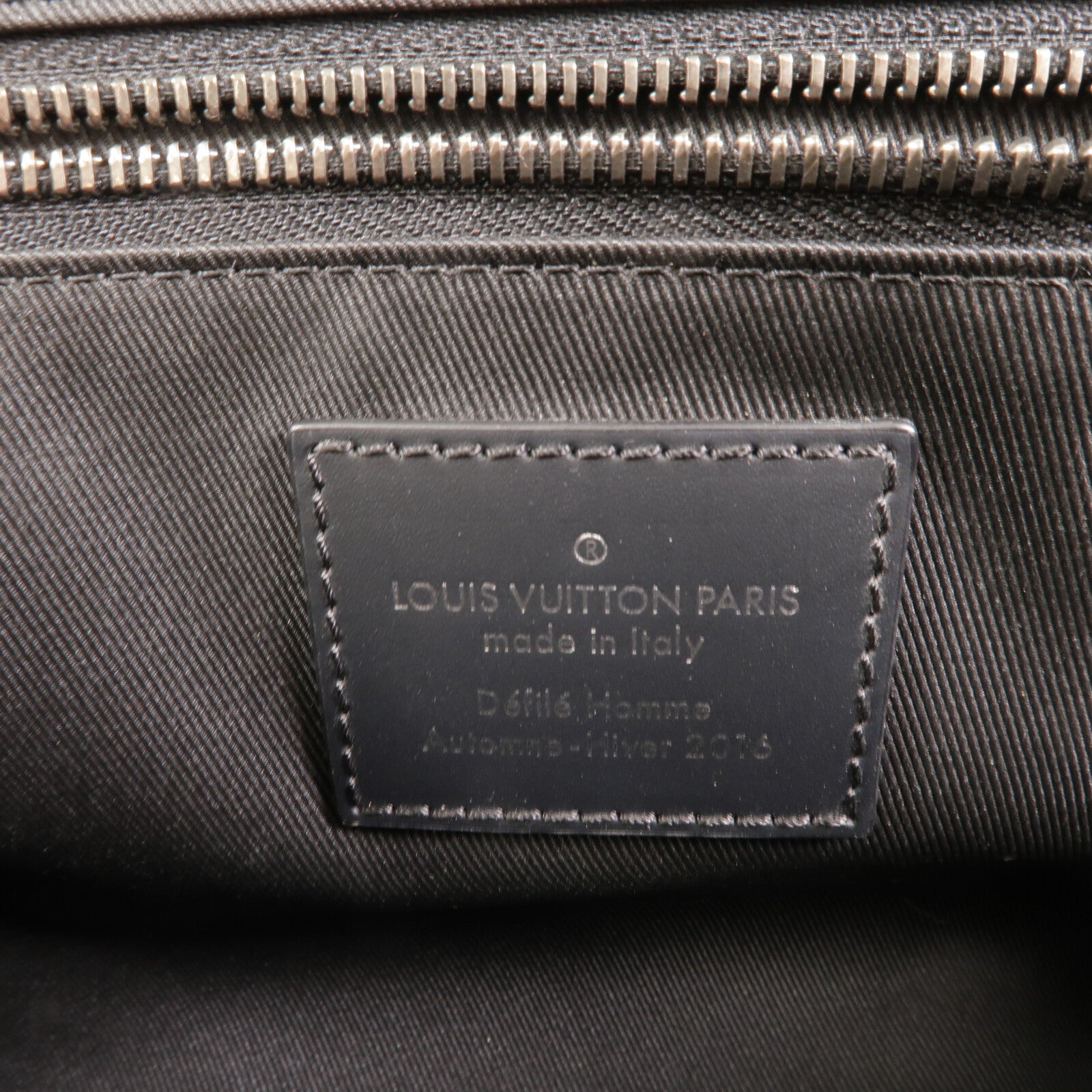 LOUIS VUITTON Monogram Eclipse Messenger PM Voyager肩背袋