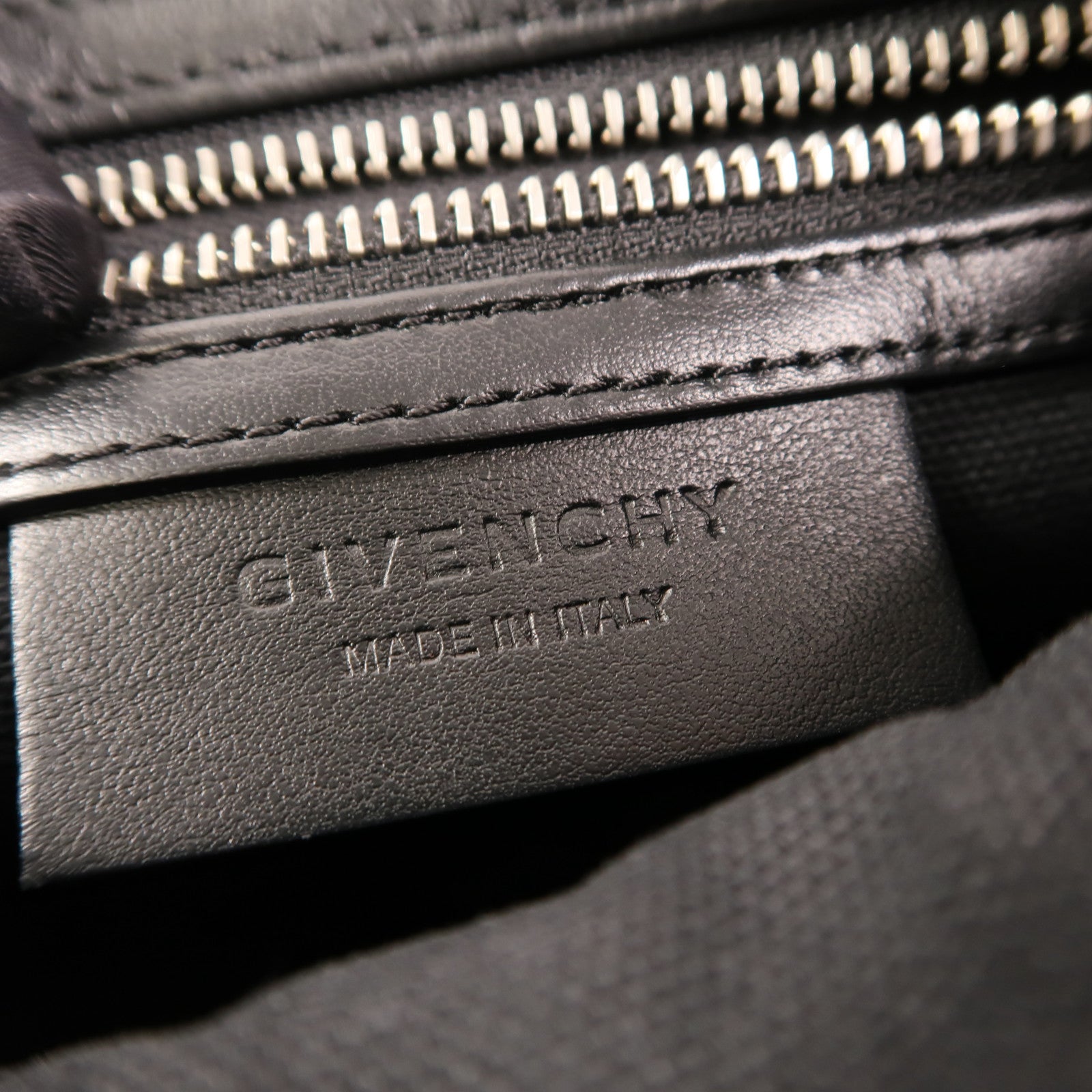 GIVENCHY 牛皮皮革Pandora Small銀扣肩背袋