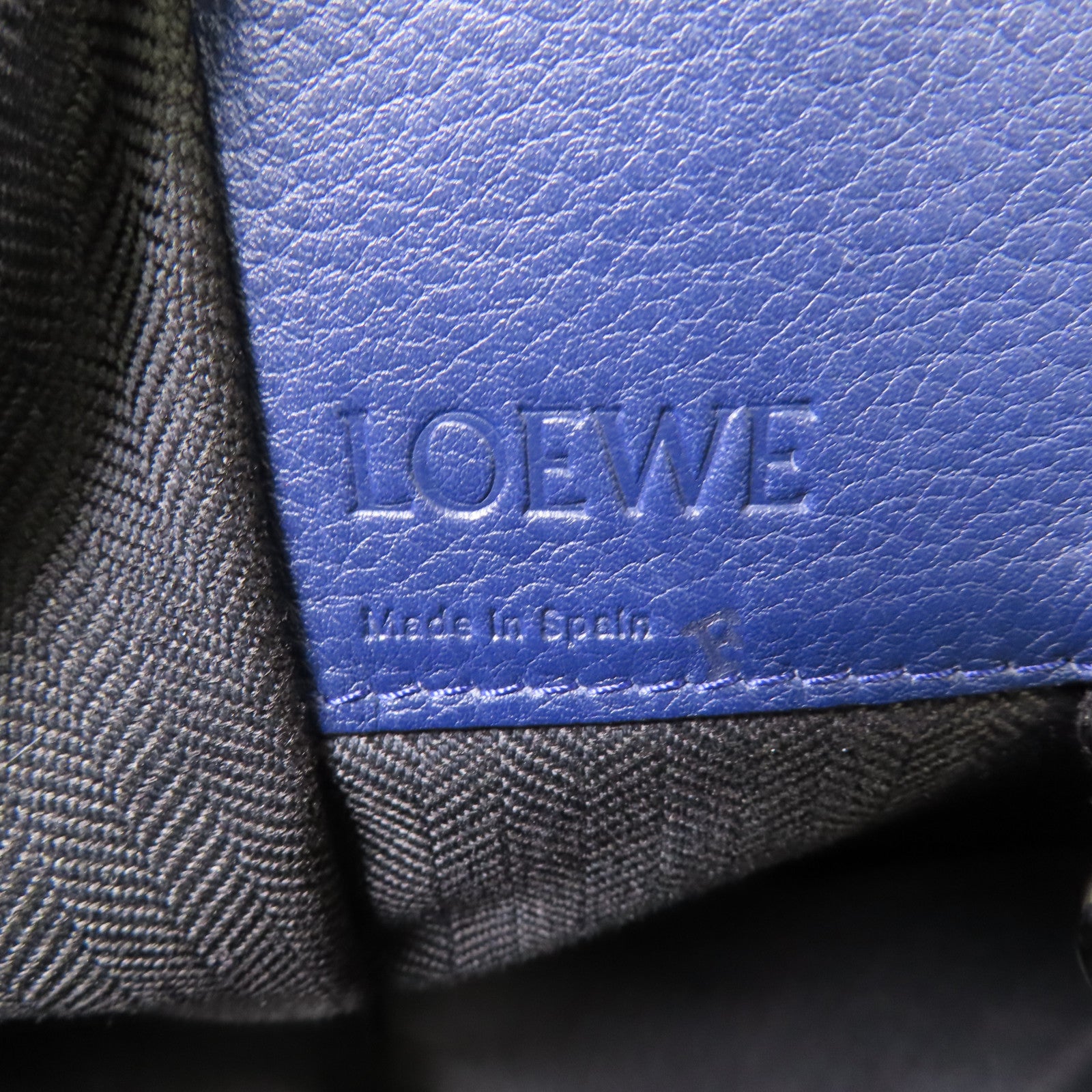 LOEWE 牛皮皮革Hammock銀扣肩背袋