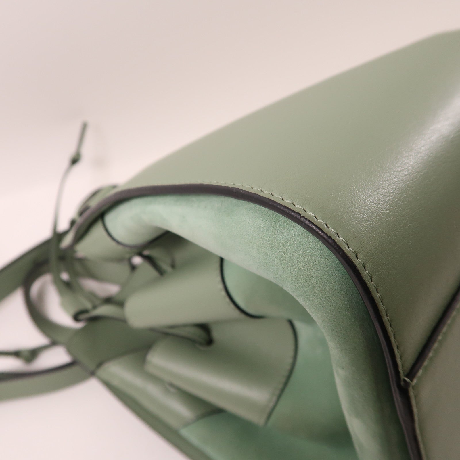LOEWE 牛皮皮革Hammock銀扣肩背袋
