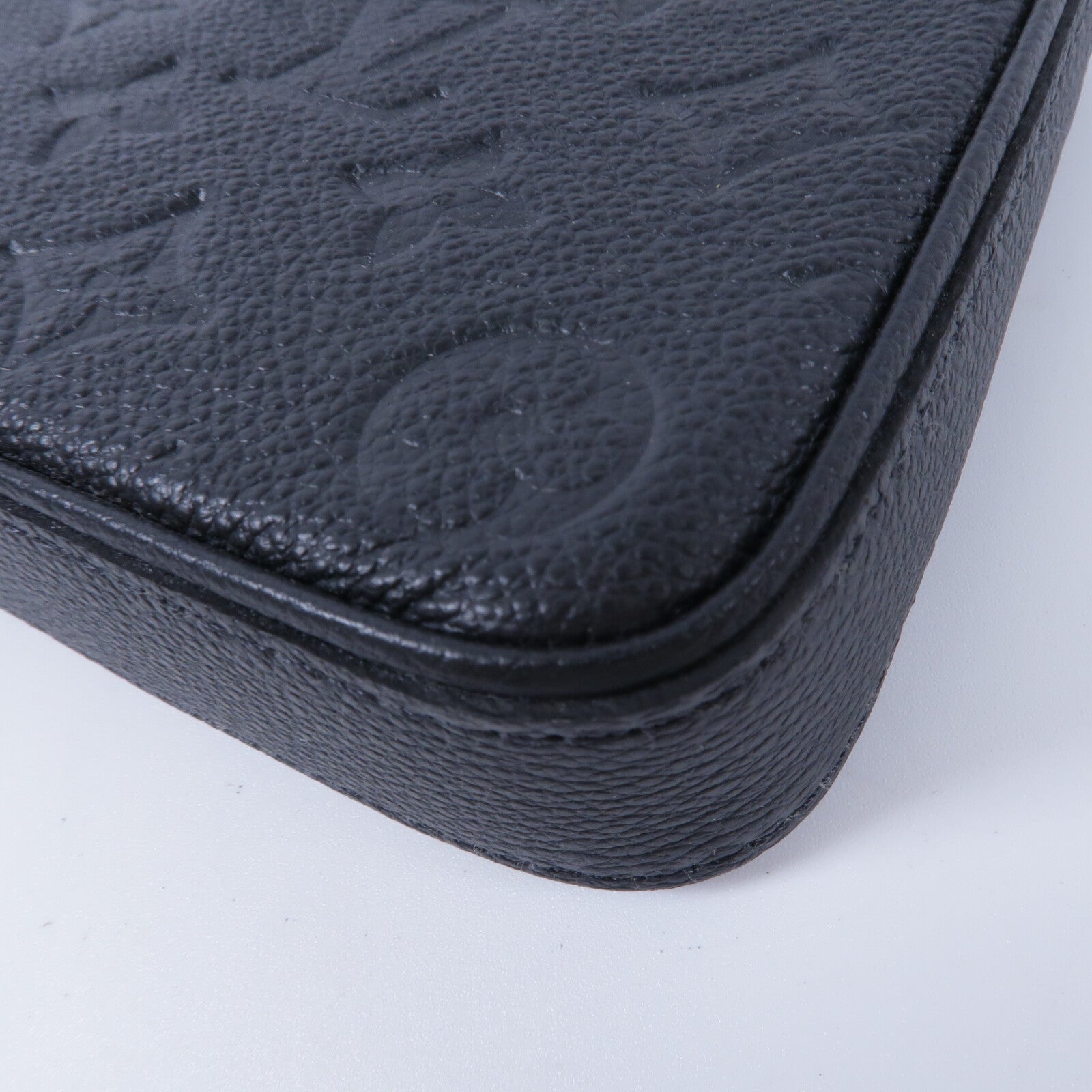 LOUIS VUITTON Monogram Empreinte Easy Pouch On Strap手挽肩背兩用袋