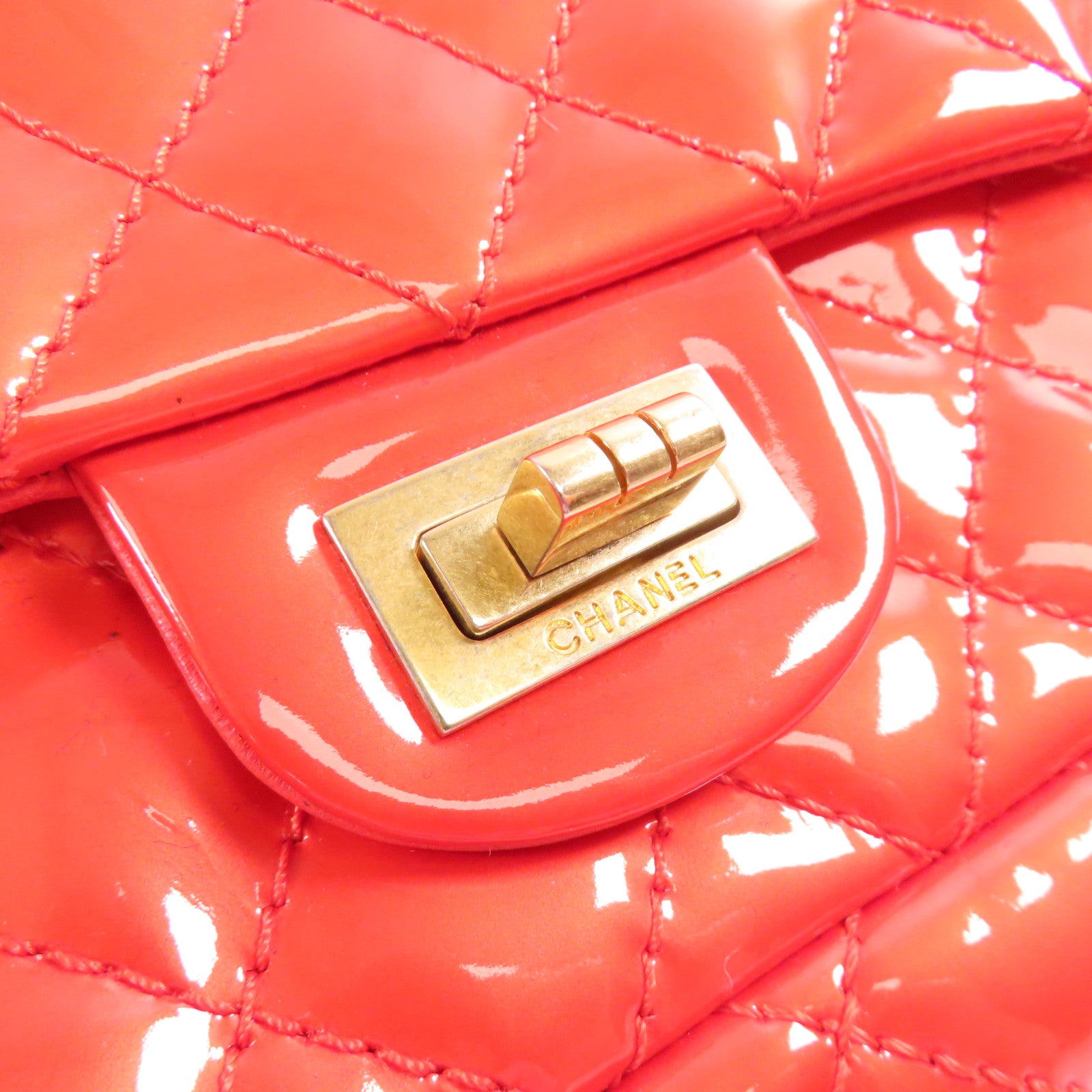 CHANEL 漆皮皮革2.55金扣鏈帶肩背袋