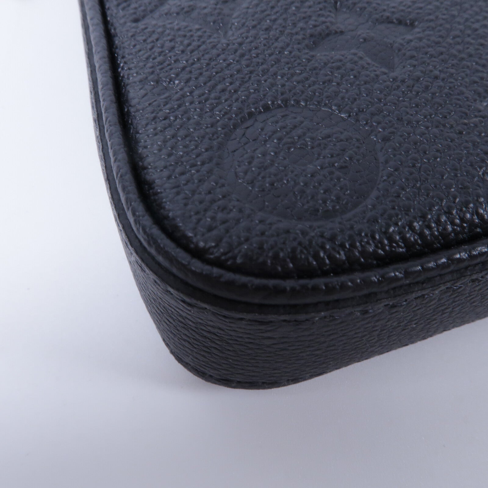 LOUIS VUITTON Monogram Empreinte Easy Pouch On Strap手挽肩背兩用袋