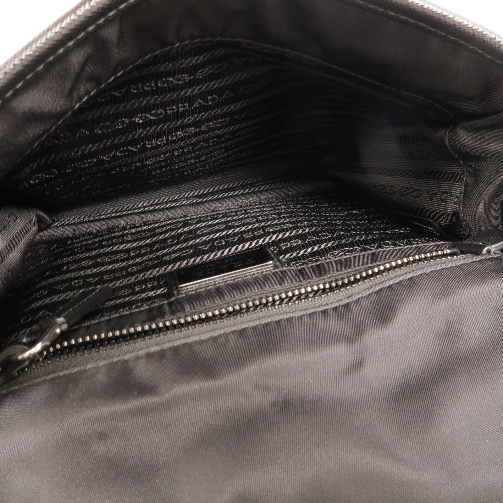 PRADA 尼龍Shoulder Bag(Re-Nylon)肩背袋