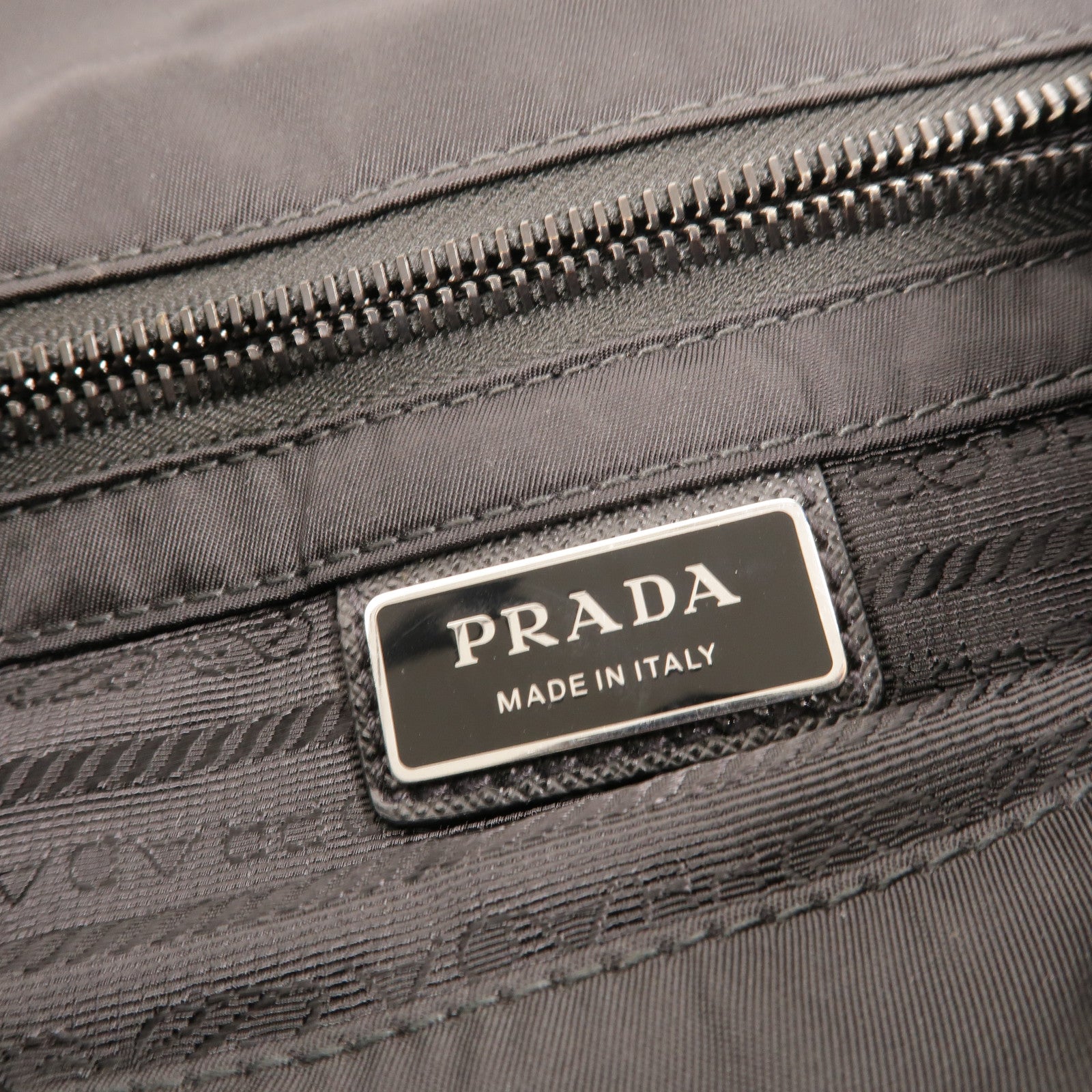 PRADA 尼龍Shoulder Bag(Re-Nylon)肩背袋