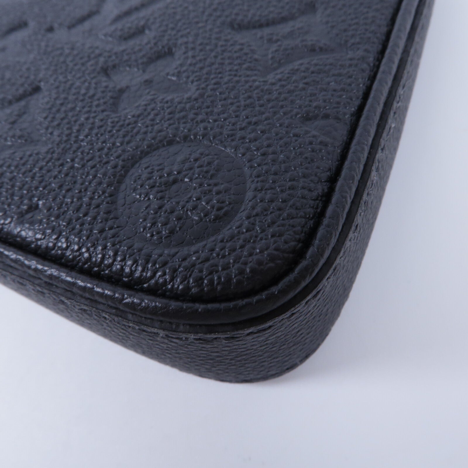 LOUIS VUITTON Monogram Empreinte Easy Pouch On Strap手挽肩背兩用袋