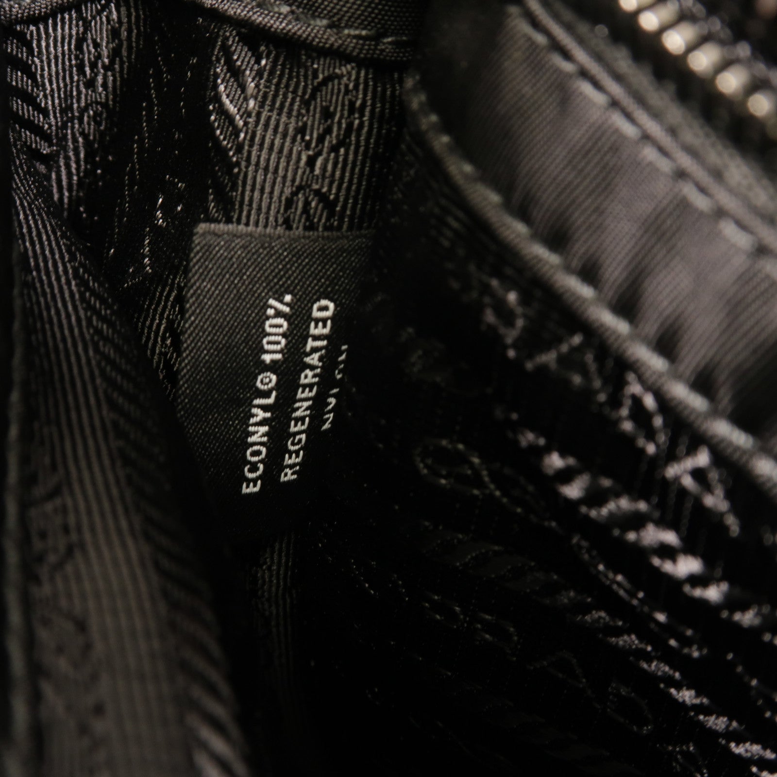 PRADA 尼龍Shoulder Bag(Re-Nylon)肩背袋