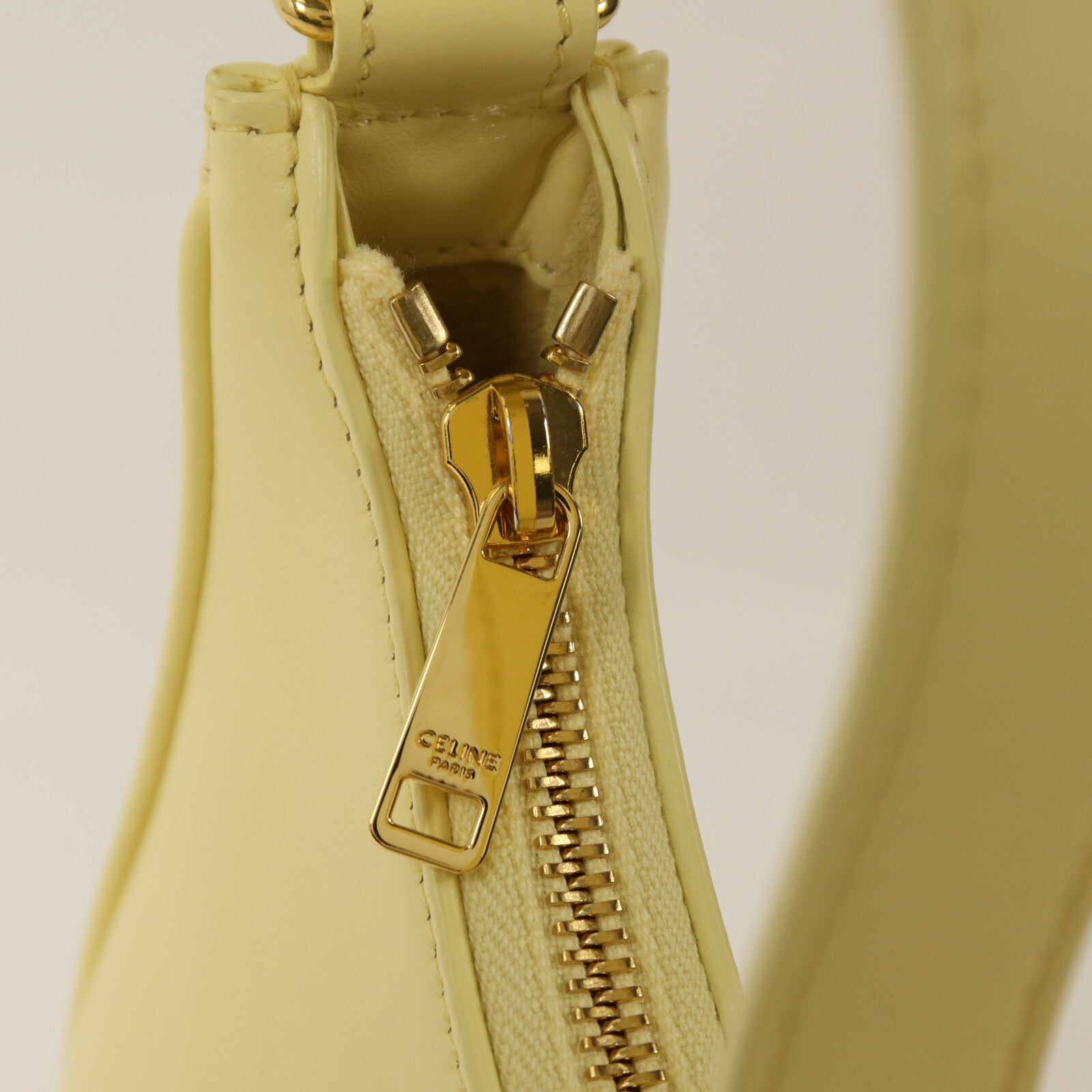CELINE 【激減優惠】牛皮皮革Ava金扣肩背袋
