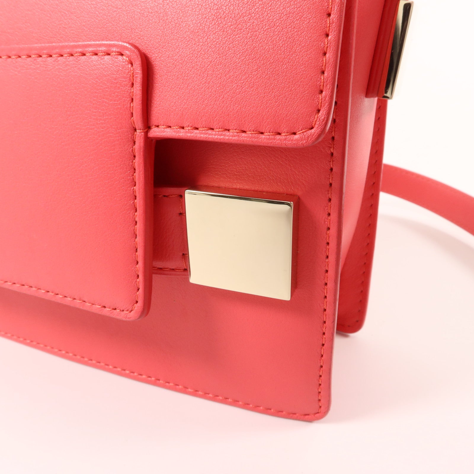 Delvaux 牛皮皮革Madame Mini肩背袋