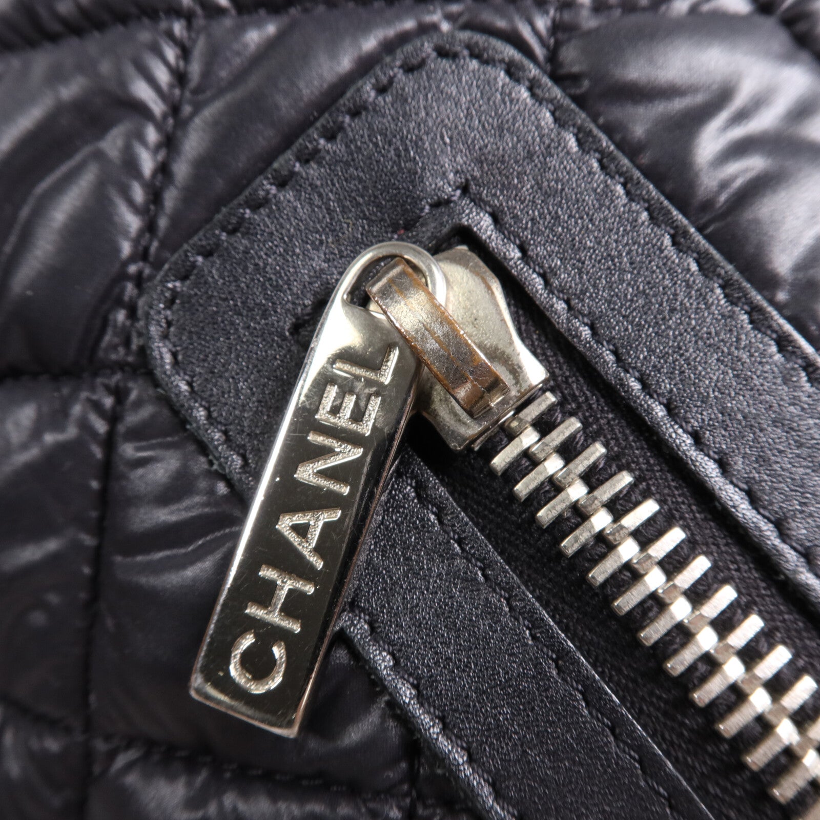 CHANEL 尼龍Coco Cocoon Messenger銀扣肩背袋