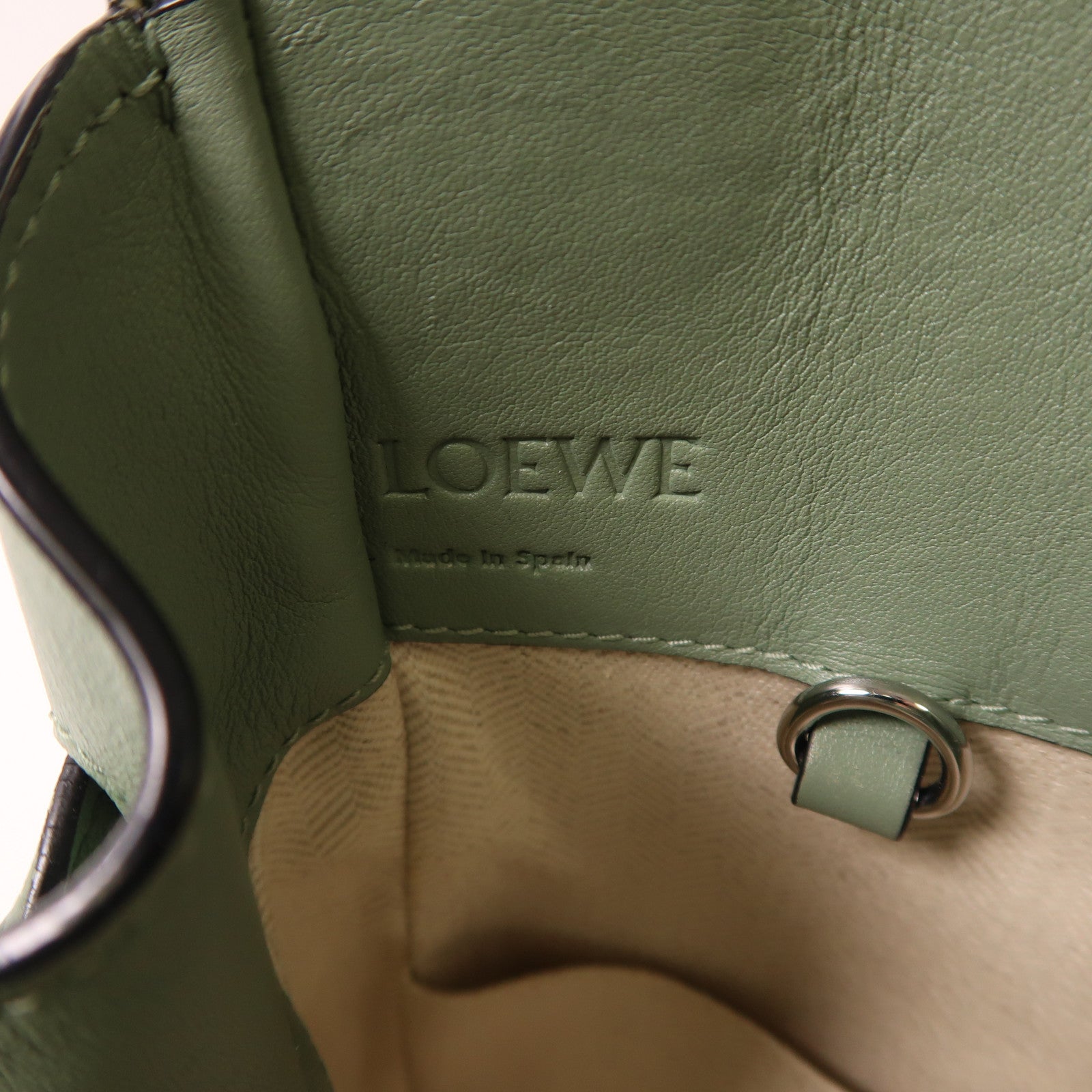 LOEWE 牛皮皮革Hammock銀扣肩背袋