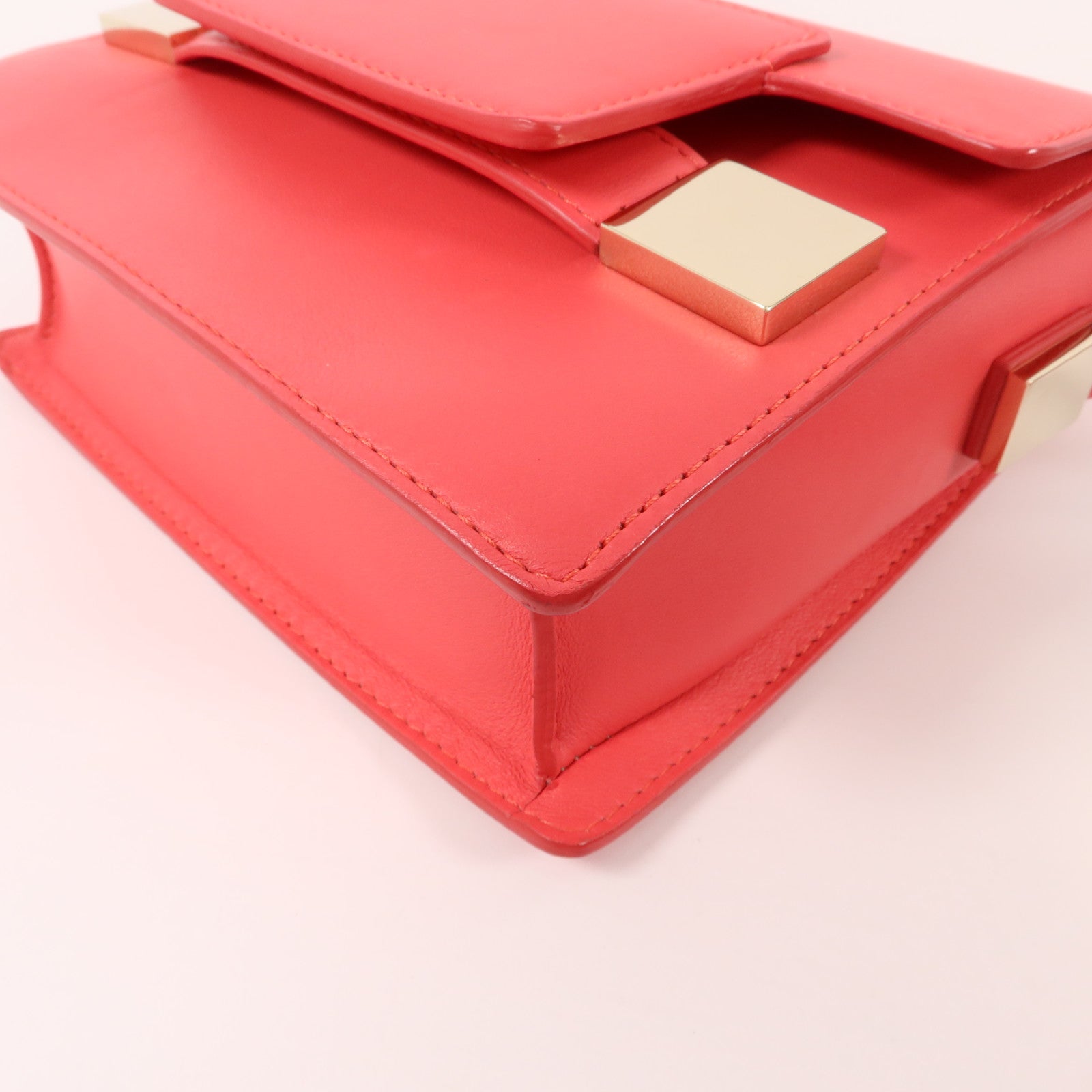 Delvaux 牛皮皮革Madame Mini肩背袋