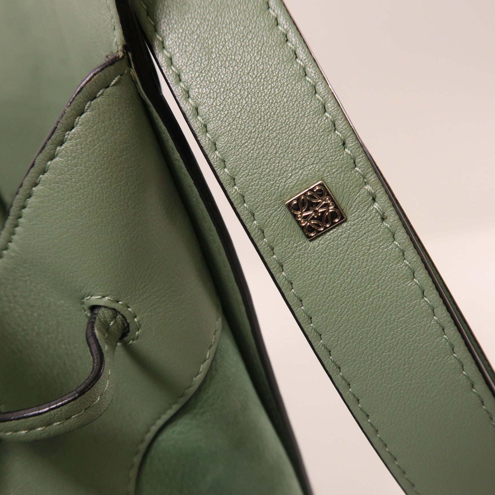 LOEWE 牛皮皮革Hammock銀扣肩背袋