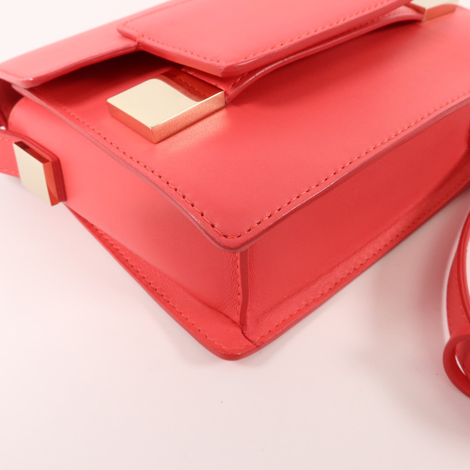 Delvaux 牛皮皮革Madame Mini肩背袋