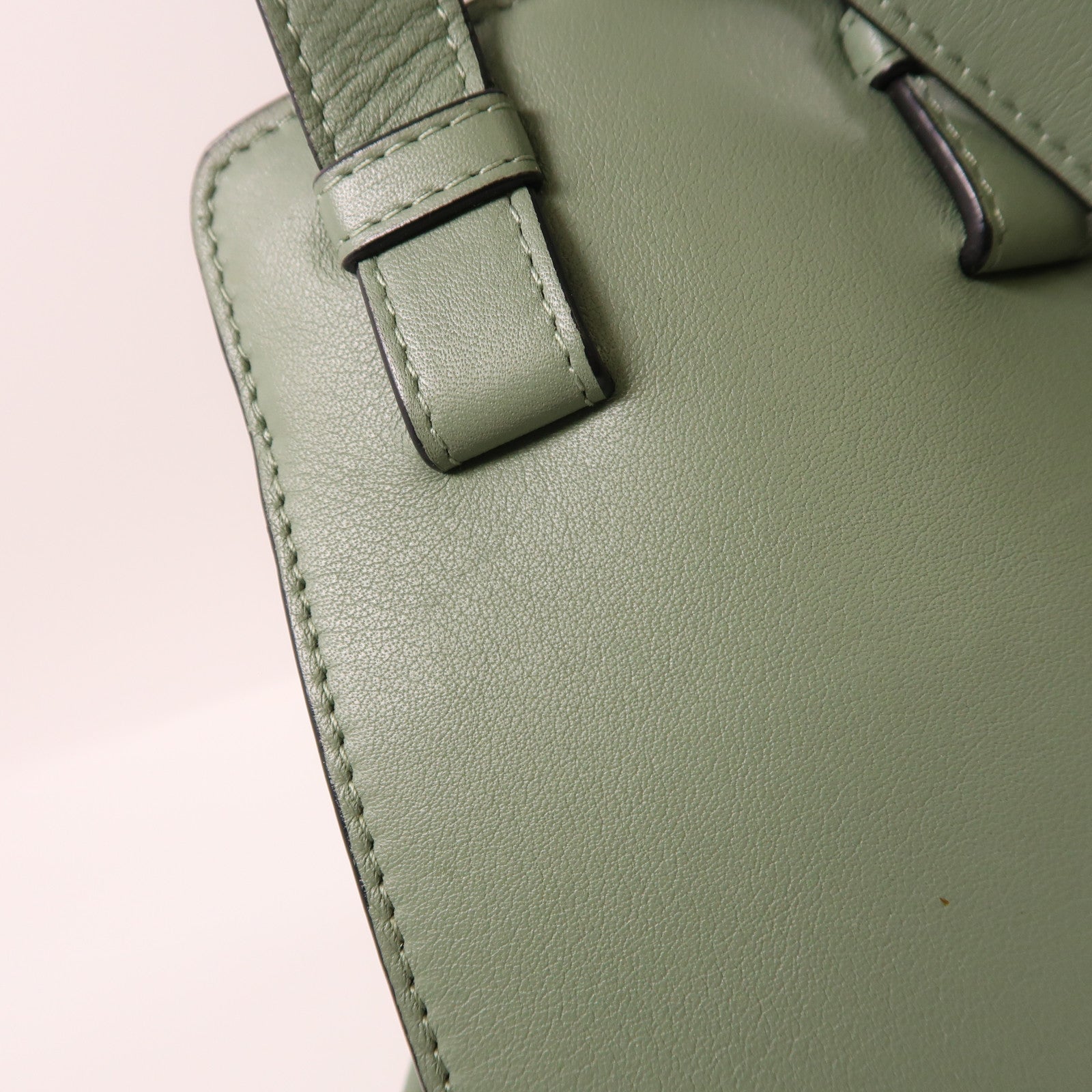 LOEWE 牛皮皮革Hammock銀扣肩背袋