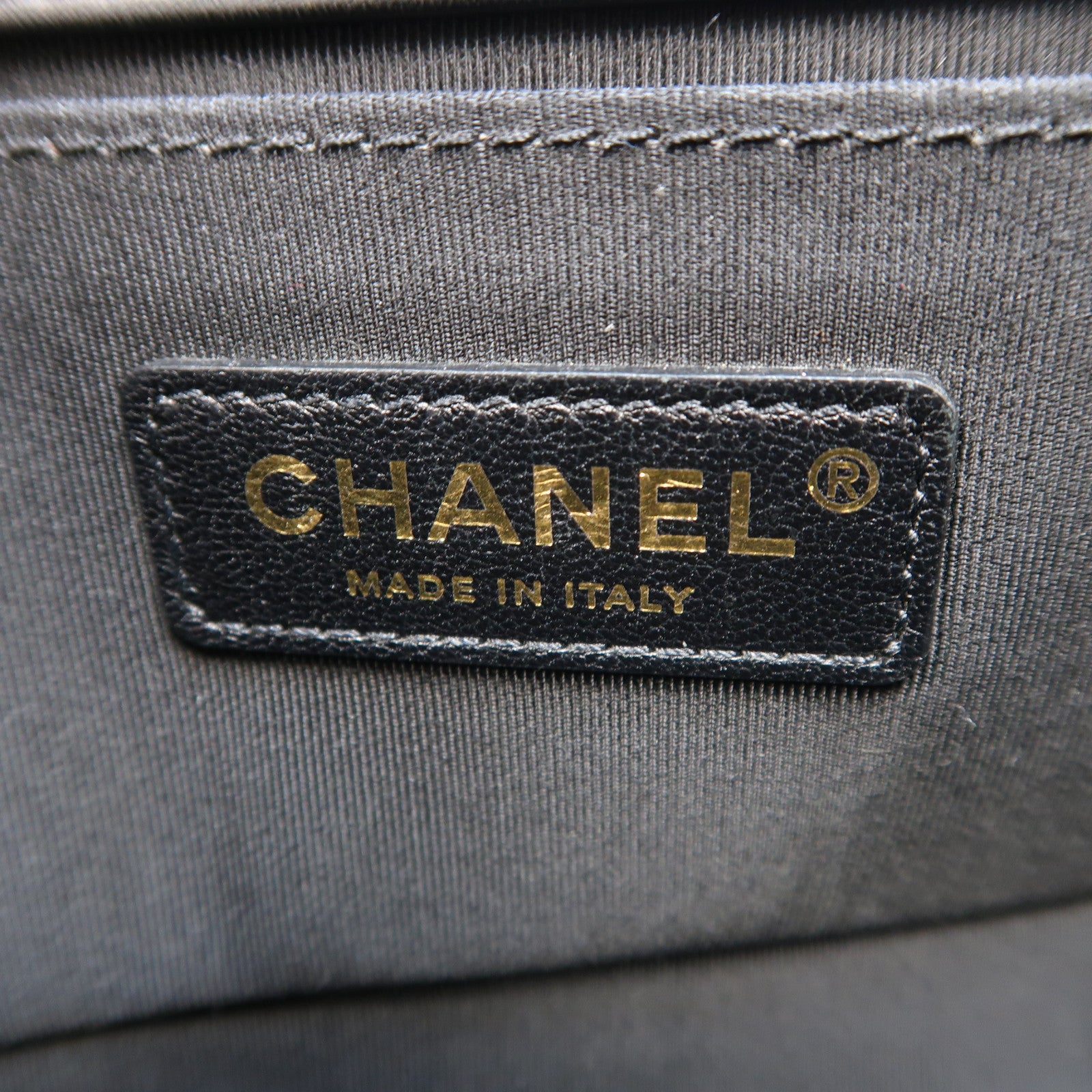 CHANEL 菱格羊皮皮革Boy 20金扣鏈帶肩背袋黑色