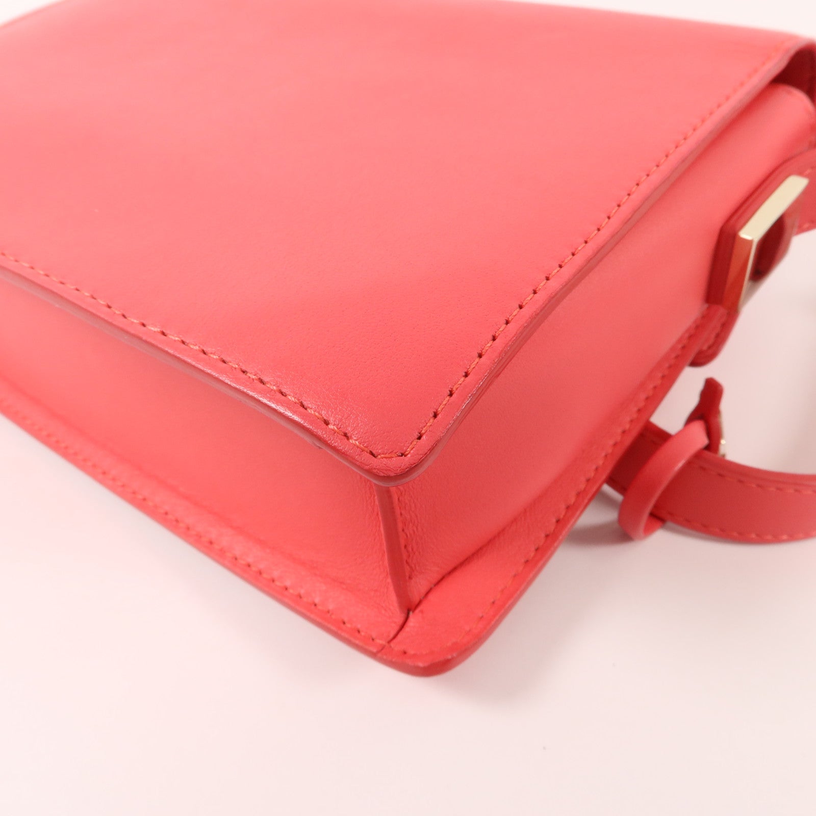 Delvaux 牛皮皮革Madame Mini肩背袋
