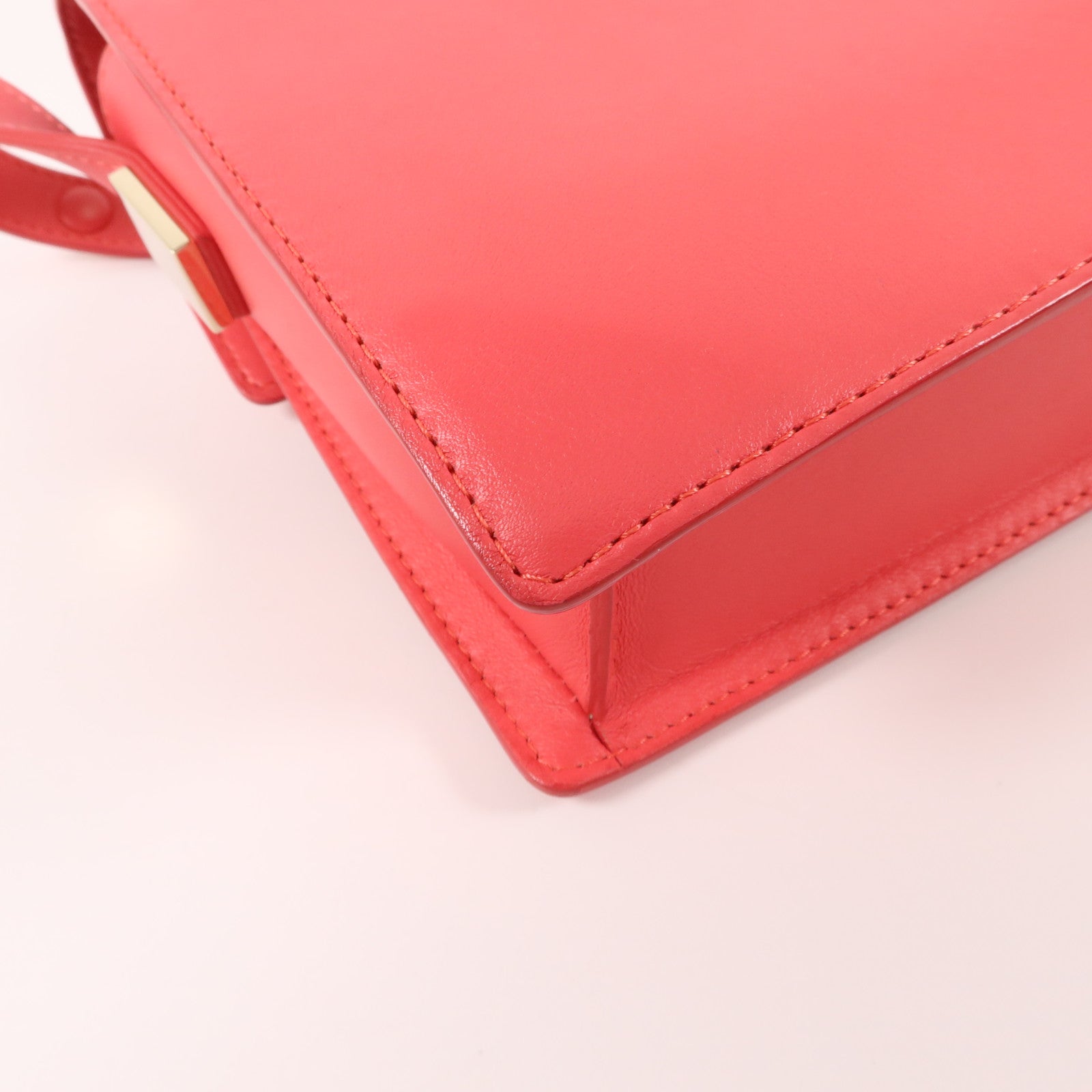 Delvaux 牛皮皮革Madame Mini肩背袋