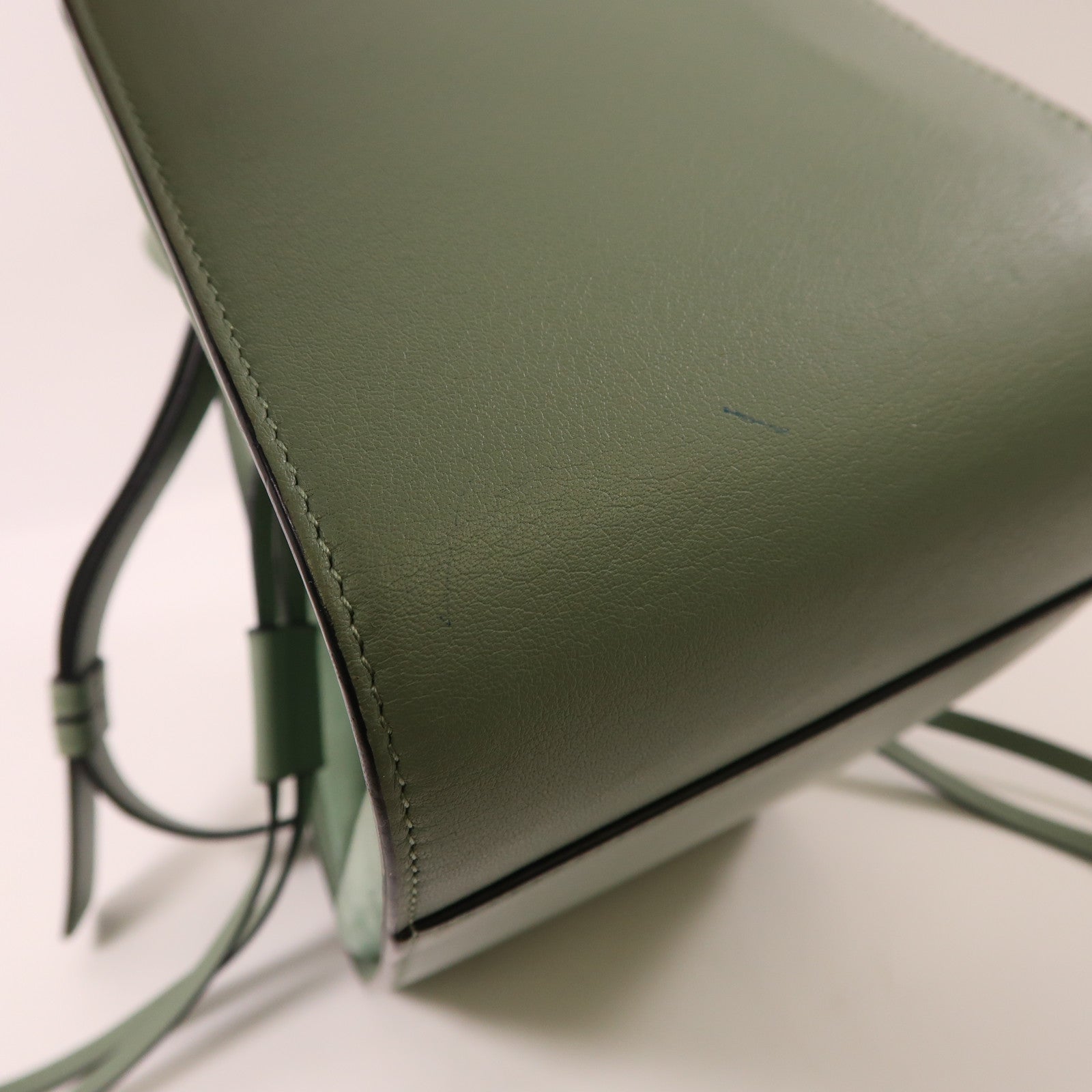 LOEWE 牛皮皮革Hammock銀扣肩背袋