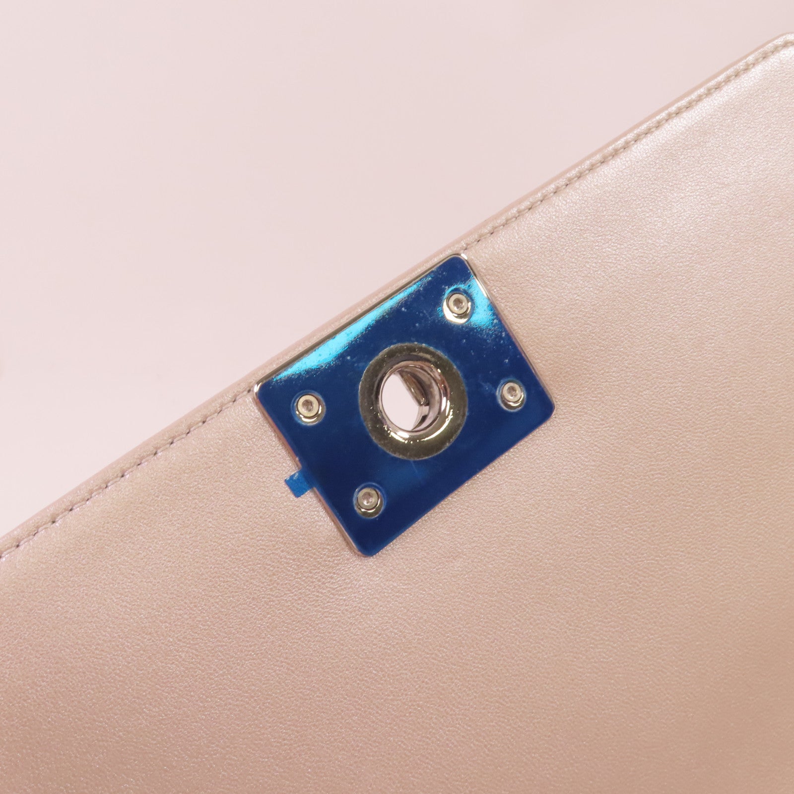 CHANEL 【激減優惠】菱格羊皮皮革Boy Chanel Chain Shoulder Bag銀扣鏈帶肩背袋珍珠粉紅色