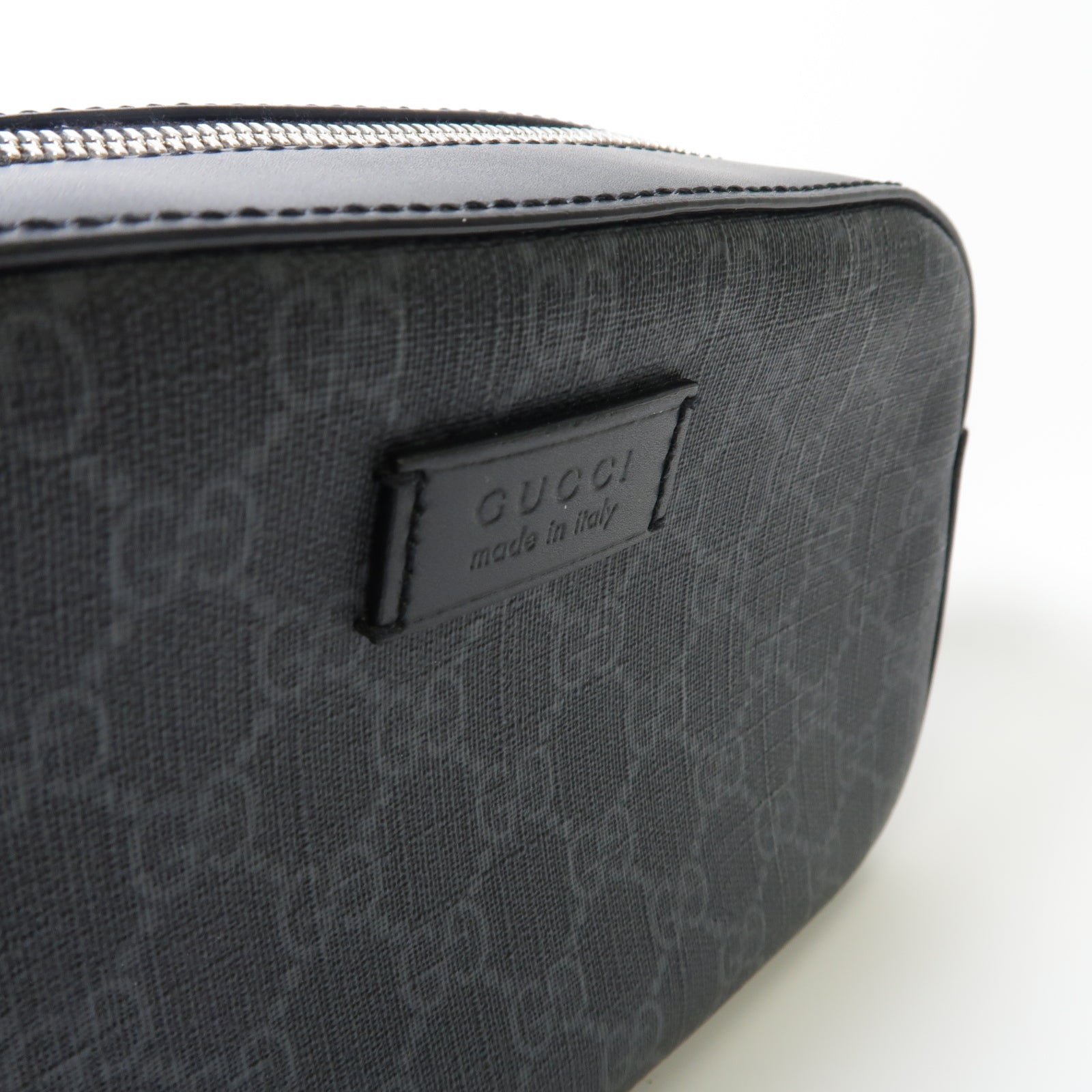GUCCI 塗層帆布GG Supreme銀扣肩背袋黑色