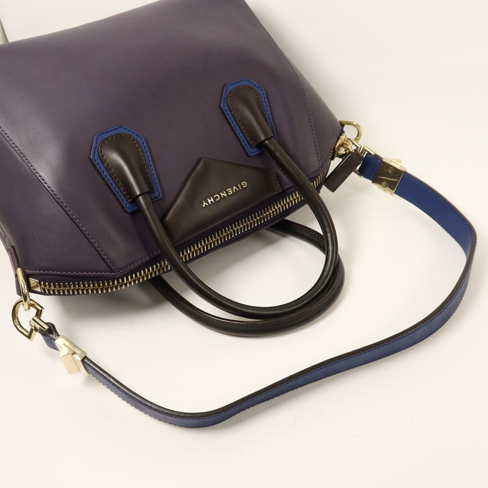 GIVENCHY 牛皮皮革Antigona Large金扣手挽肩背兩用袋