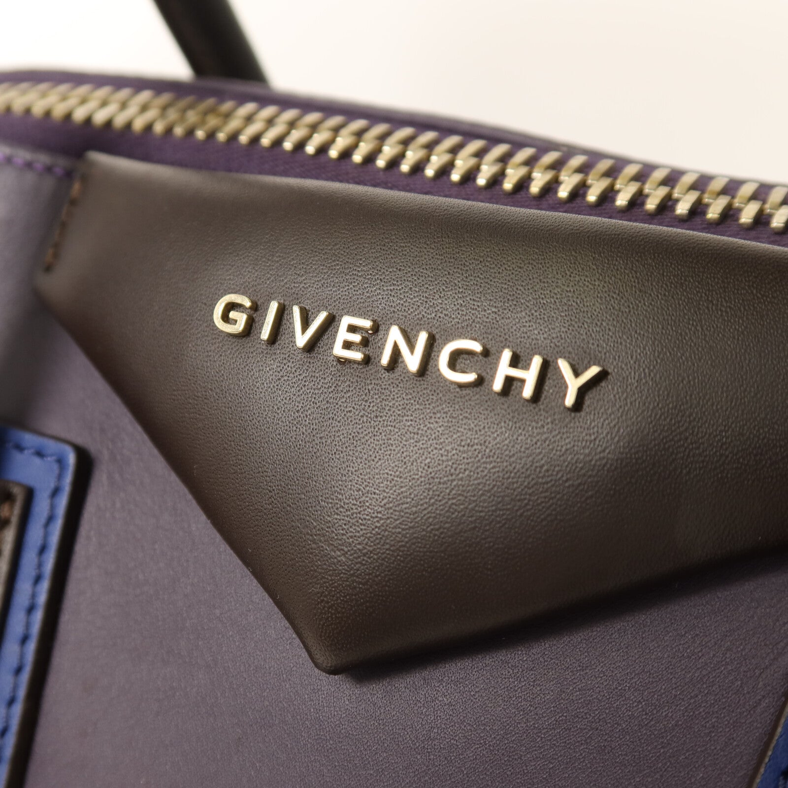 GIVENCHY 牛皮皮革Antigona Large金扣手挽肩背兩用袋