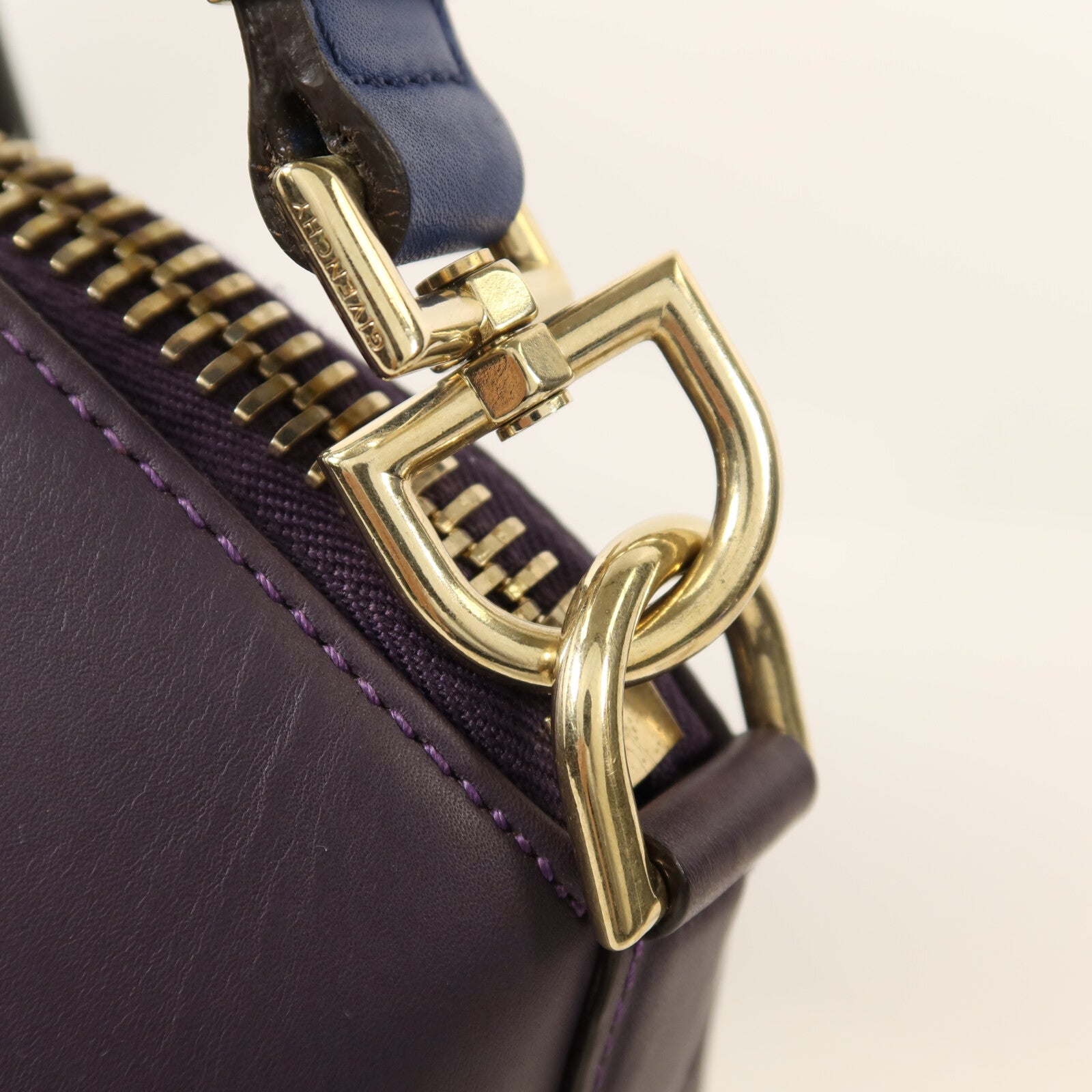 GIVENCHY 牛皮皮革Antigona Large金扣手挽肩背兩用袋