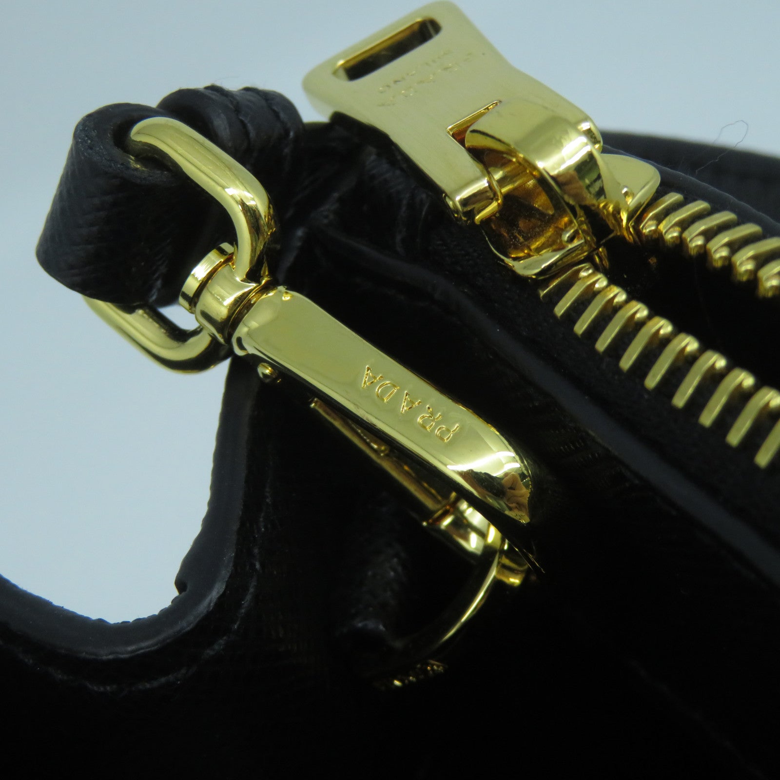 PRADA 牛皮皮革Galleria Small金扣手挽肩背兩用袋黑色