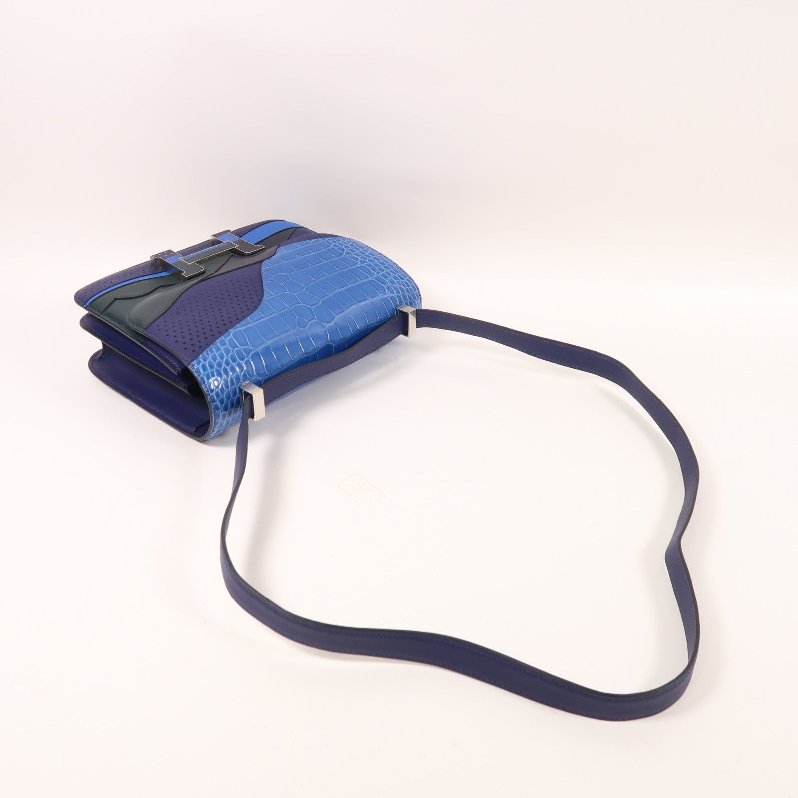 HERMES 鱷魚皮革/蜥蝪皮革/Swift皮革Constance 24銀扣肩背袋Lizard Blue Encre/Blue Zellige/Vert Cypress/Blue Nuit/Bleu de Malte
