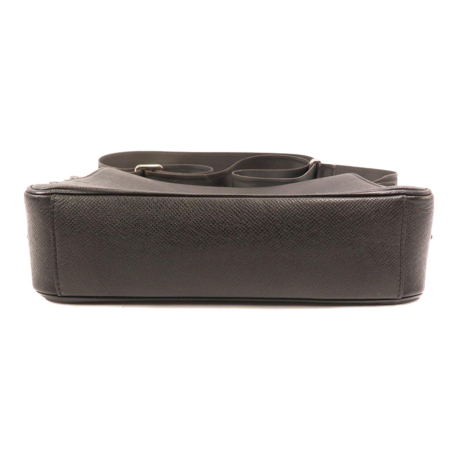 LOUIS VUITTON Taiga Roman PM銀扣肩背袋