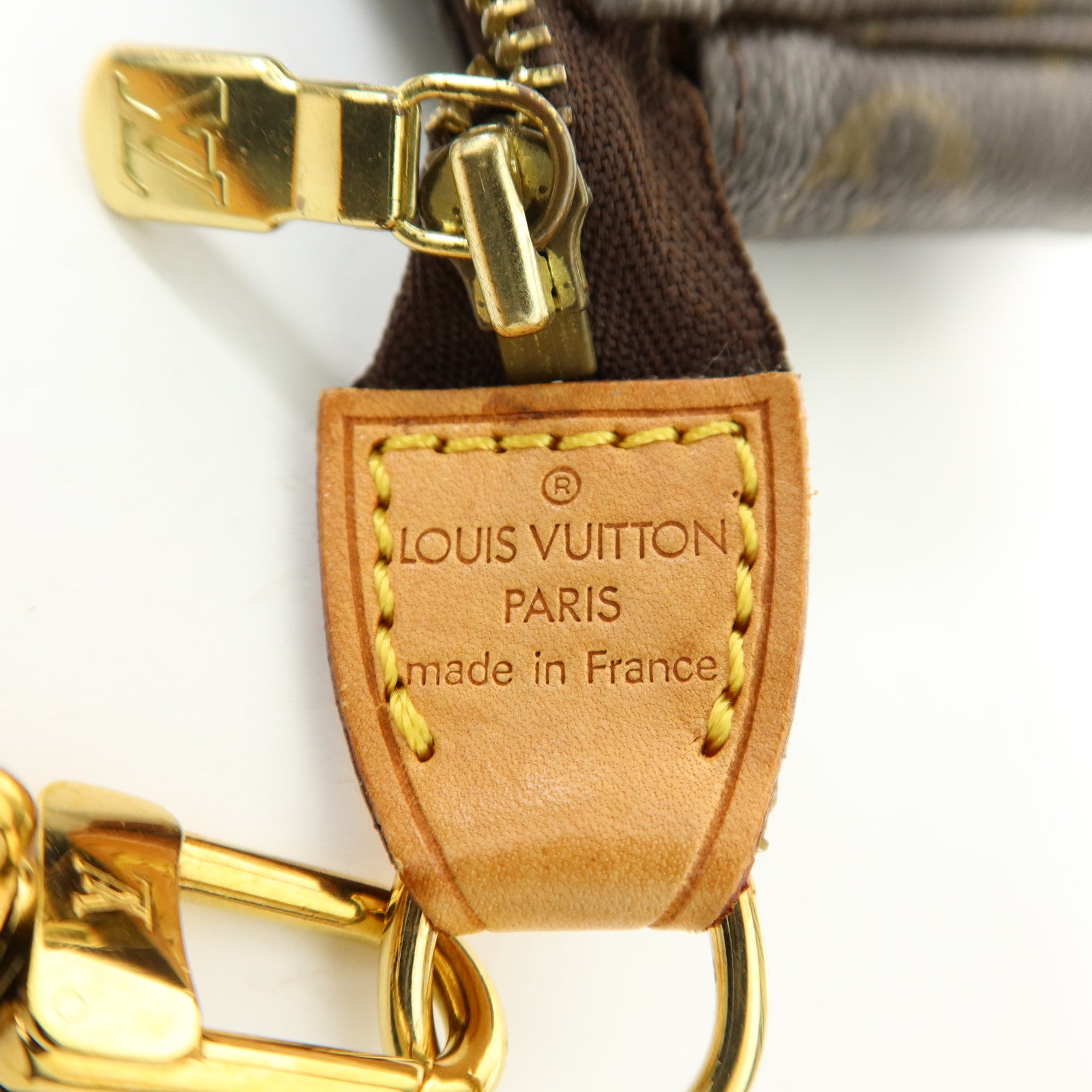 LOUIS VUITTON Monogram Pochette Accessoires金扣手挽袋棕色