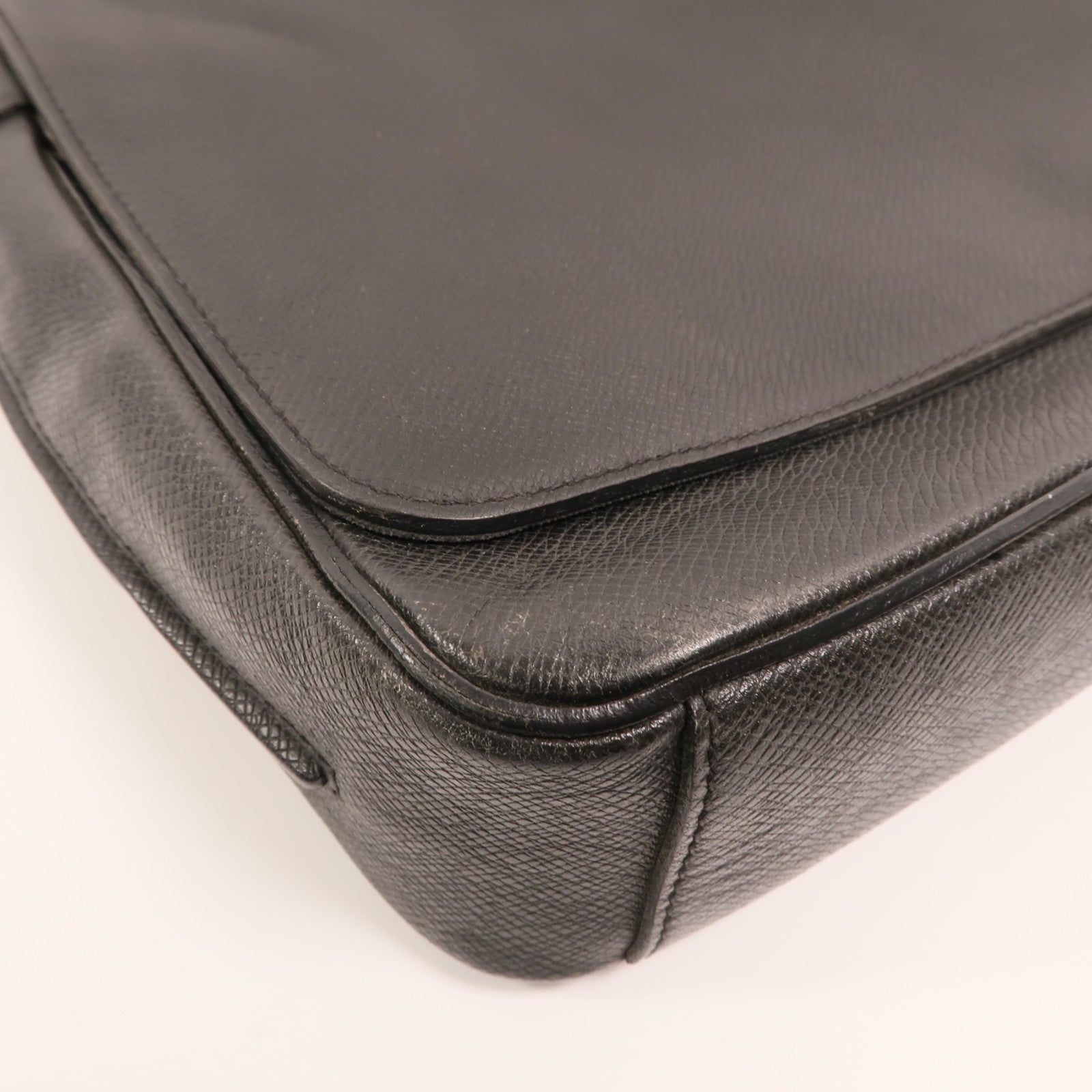 LOUIS VUITTON Taiga Roman PM銀扣肩背袋