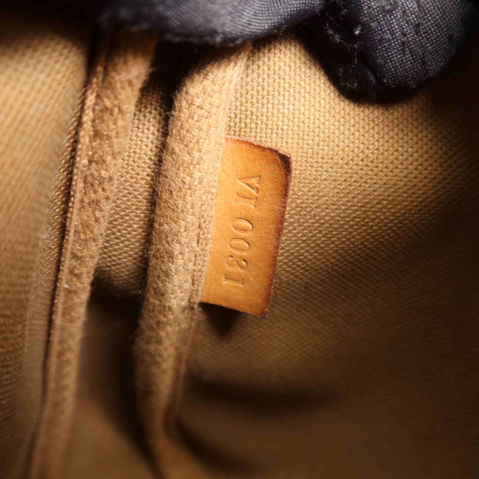 LOUIS VUITTON Monogram Pochette Accessoires金扣手挽袋棕色