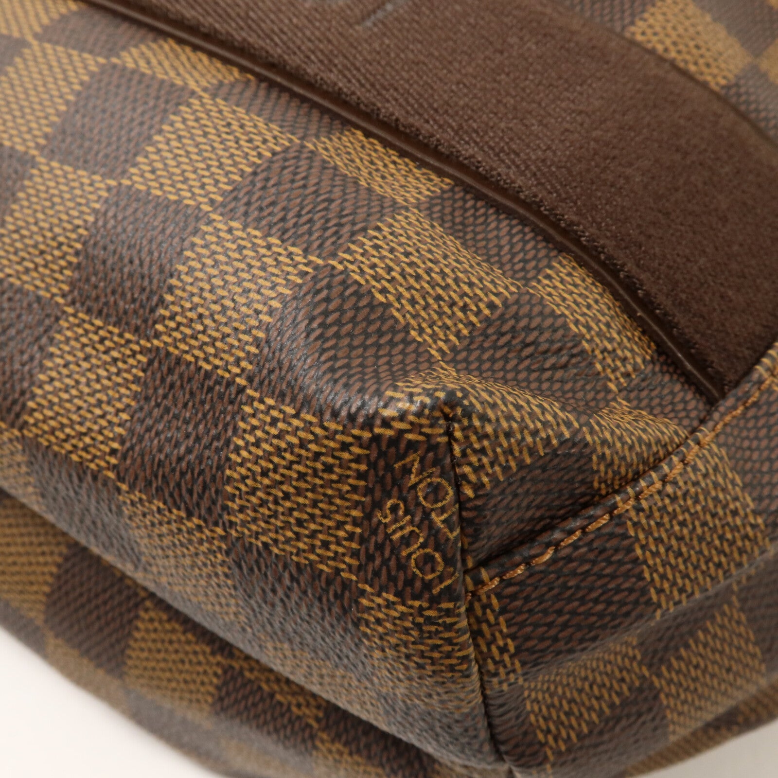 LOUIS VUITTON Damier Beaubourg肩背袋