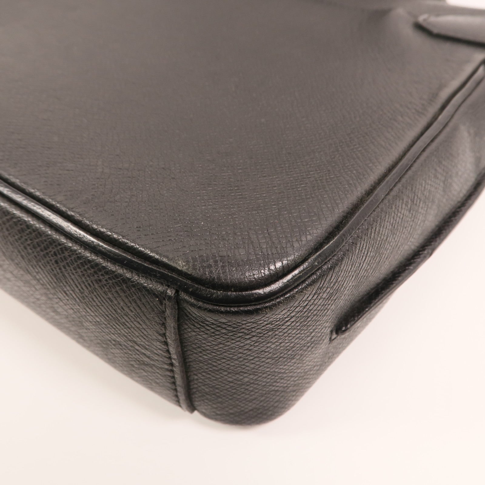 LOUIS VUITTON Taiga Roman PM銀扣肩背袋