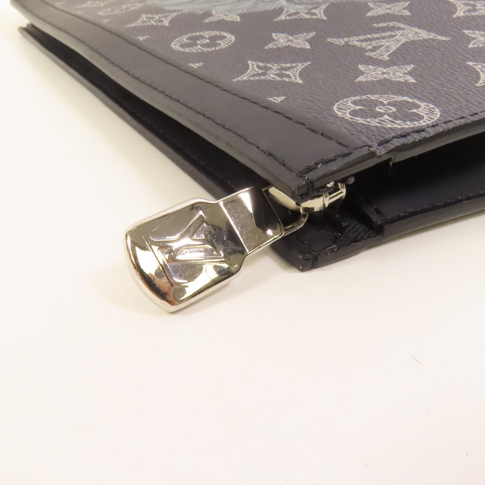 LOUIS VUITTON Savane Monogram Pochette Voyagay銀扣手拿包