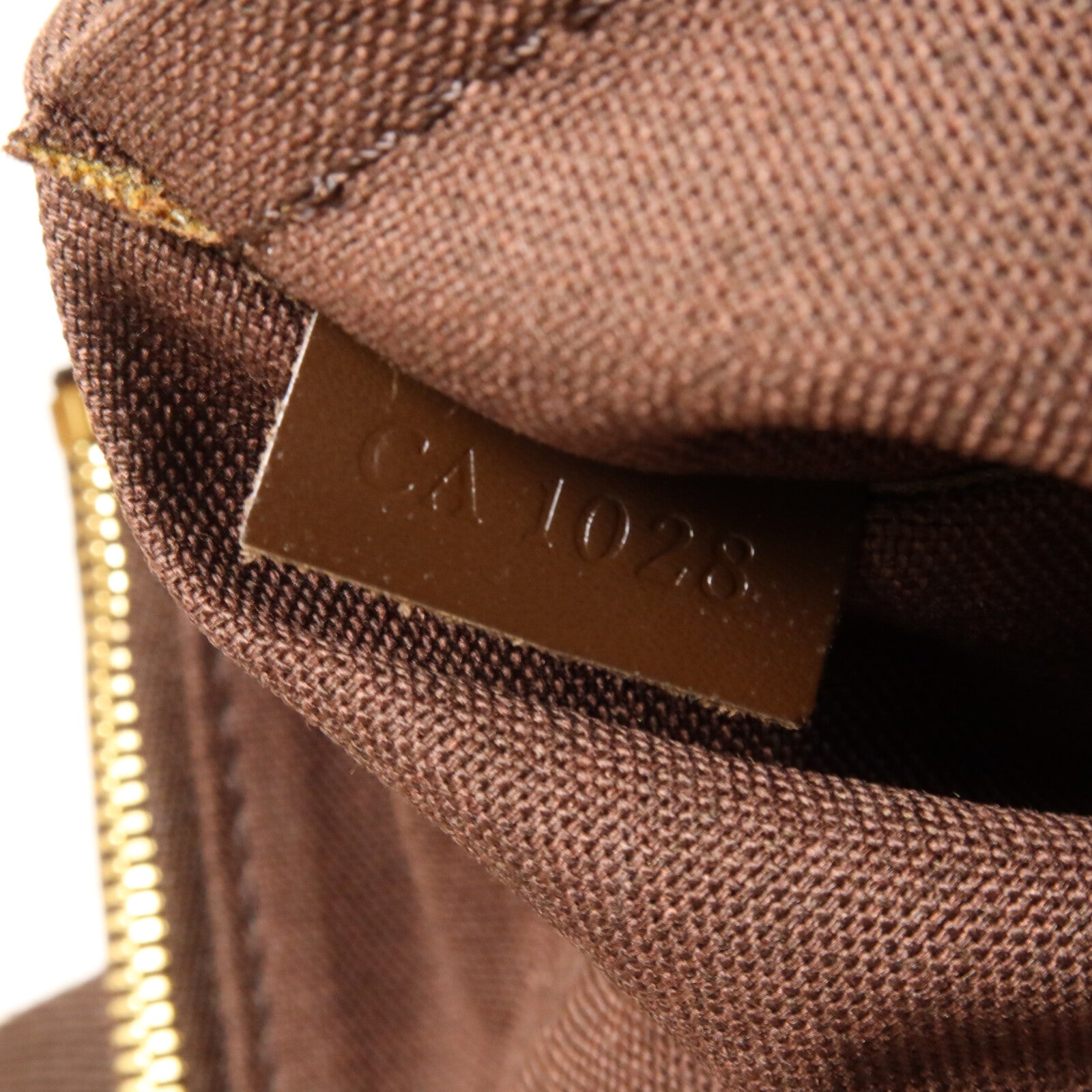 LOUIS VUITTON Damier Beaubourg肩背袋
