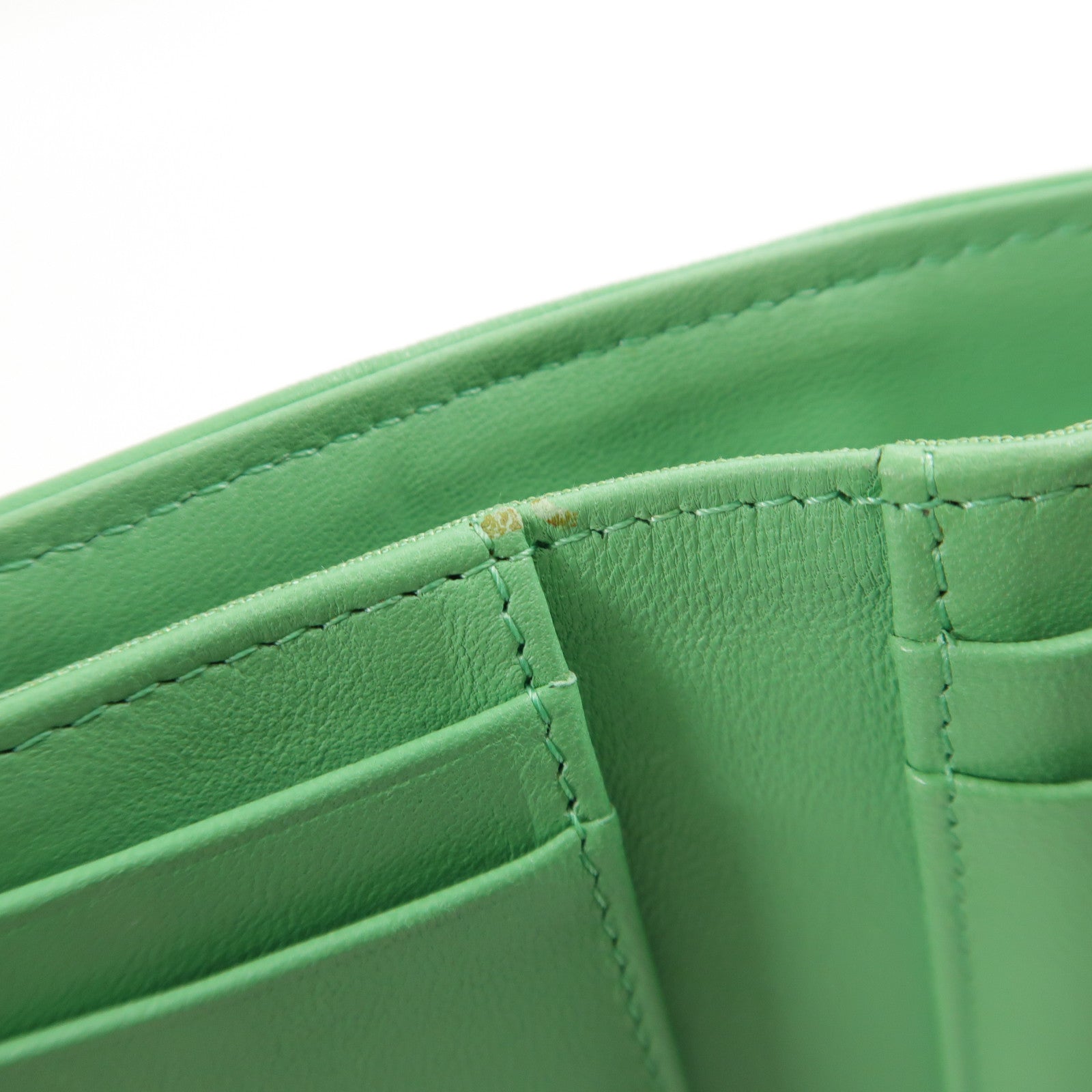 CHANEL 羊皮皮革Boy Fold Wallet金扣錢包