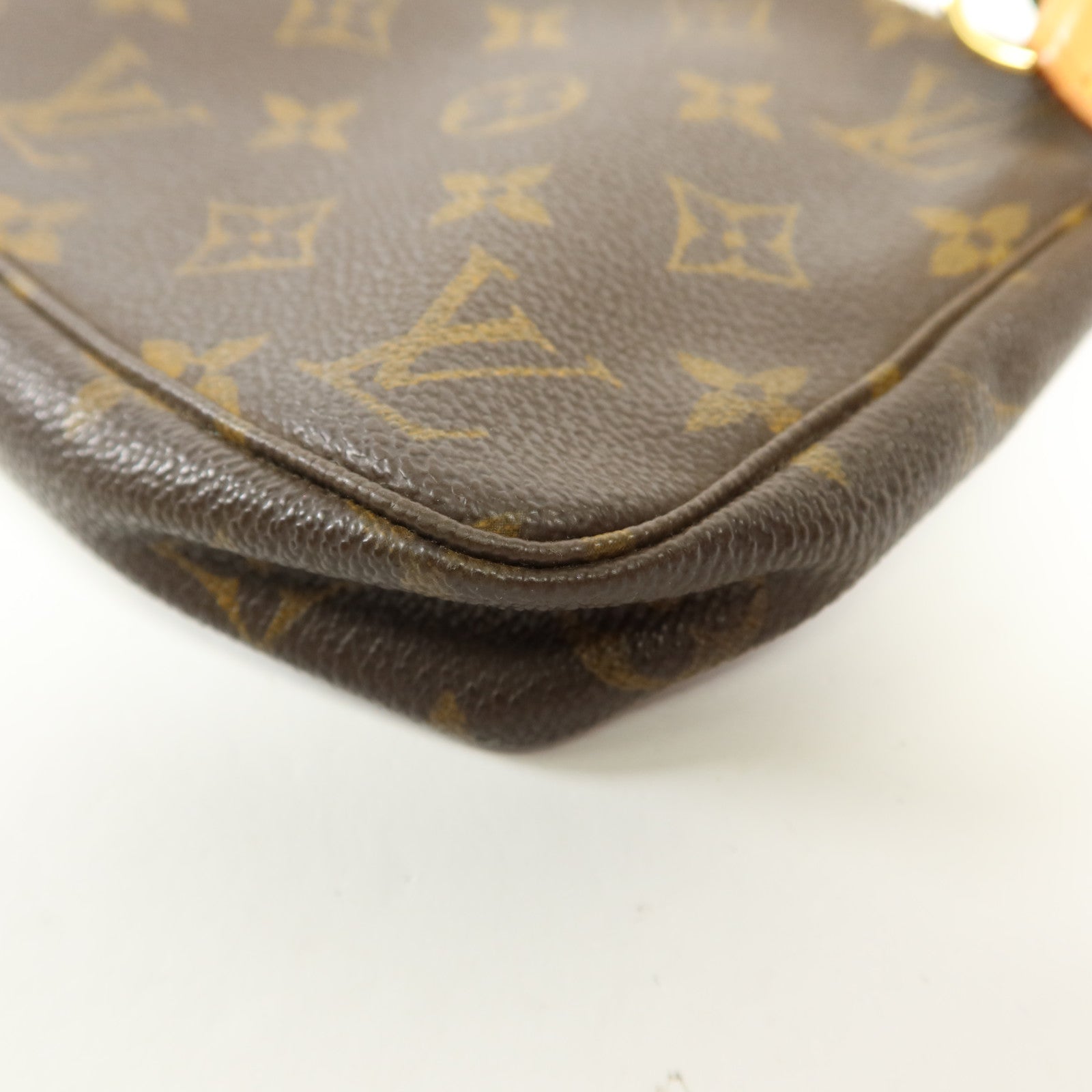 LOUIS VUITTON Monogram Pochette Accessoires金扣手挽袋棕色