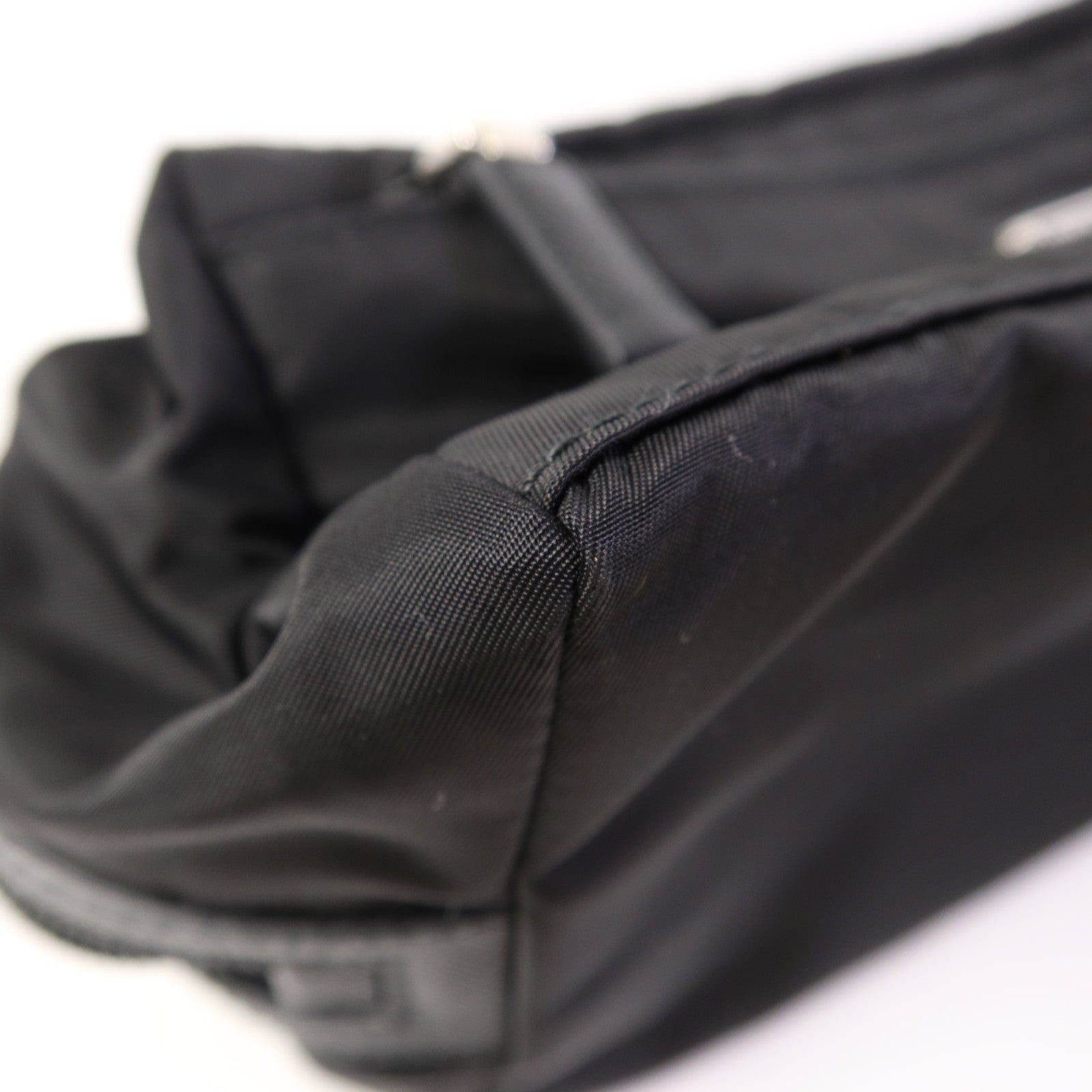 PRADA 尼龍Travel Pouch手拿包